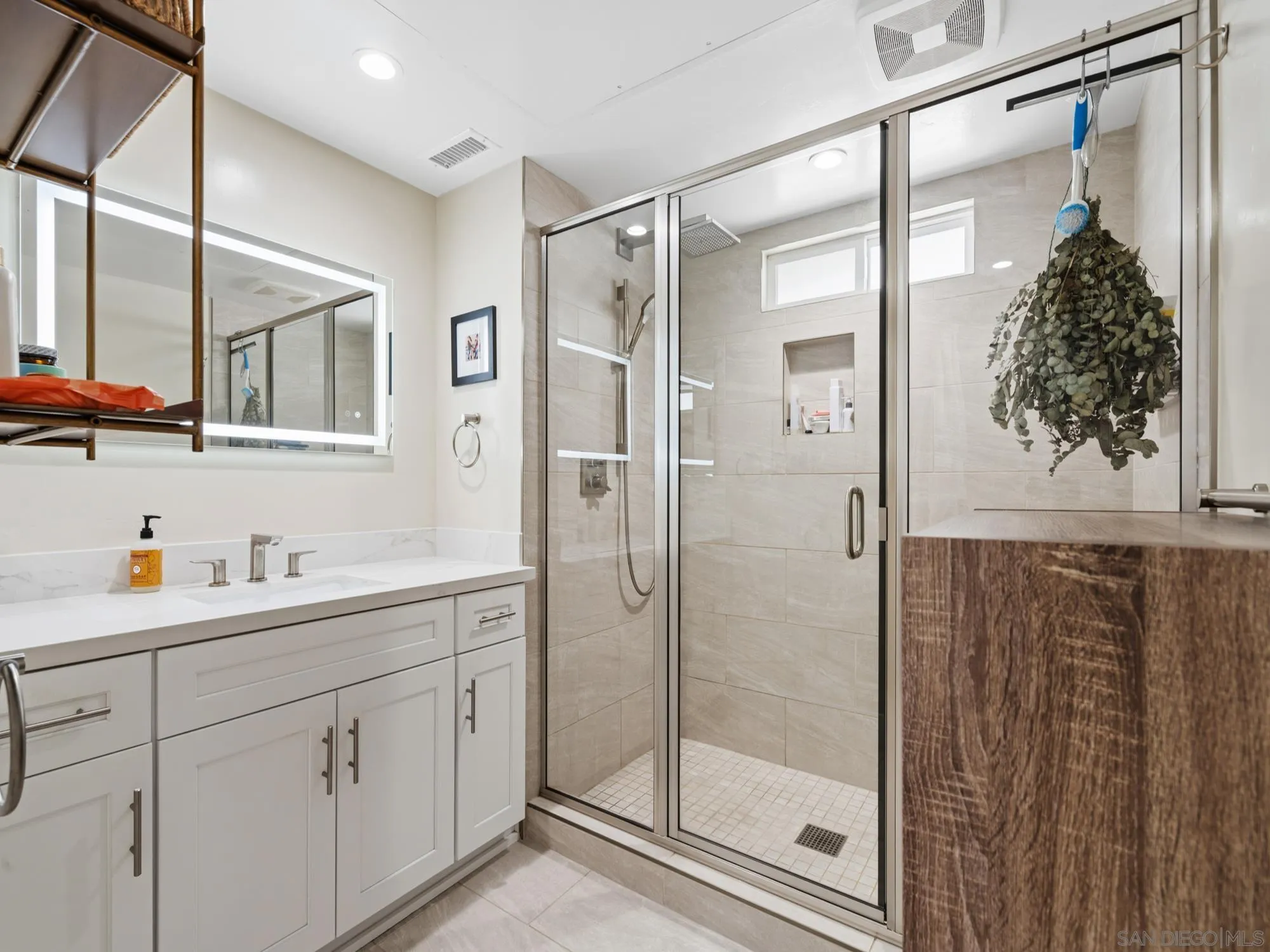 https://cdn.realtyfeed.com/cdn/127/260025160/bc38bba989ecc0945fc66fff3680bf85.webp