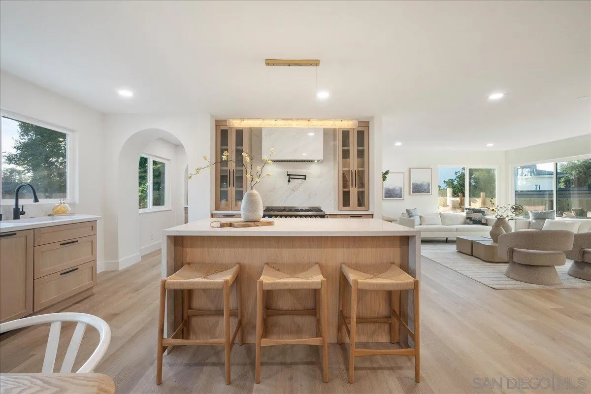 https://cdn.realtyfeed.com/cdn/127/260025162/b8d0bd4be5821bb1da6659ab03a8d837.webp