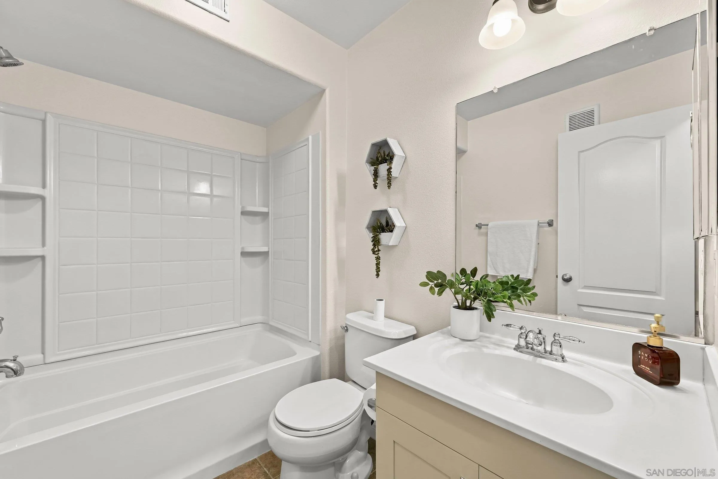 https://cdn.realtyfeed.com/cdn/127/260025163/0de1255d6116dfbcce485e209be16622.webp