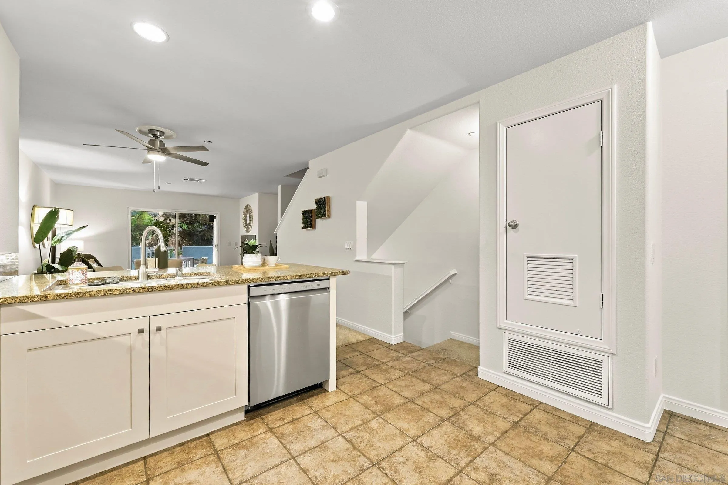 https://cdn.realtyfeed.com/cdn/127/260025163/16ea6f1bb37d12a0910f29367cd50571.webp