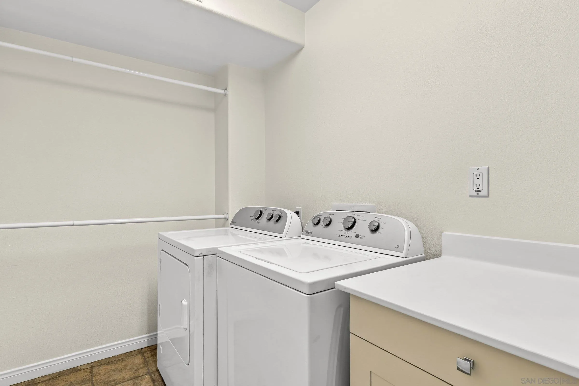 https://cdn.realtyfeed.com/cdn/127/260025163/39fac3335b9b4a1662721566b68ed6a8.webp