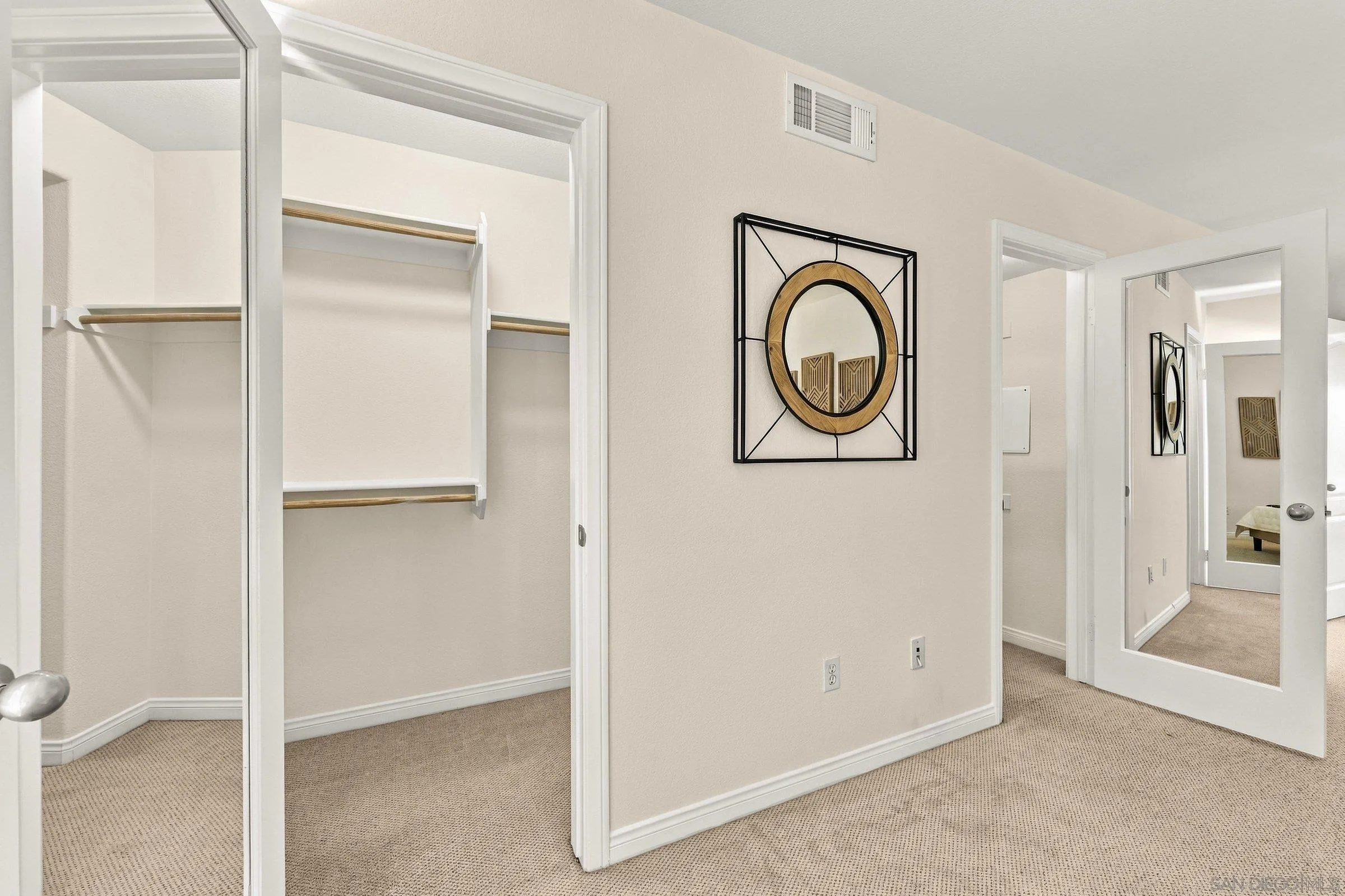 https://cdn.realtyfeed.com/cdn/127/260025163/6bc07264b9be353b00d04b90b1f07879.webp
