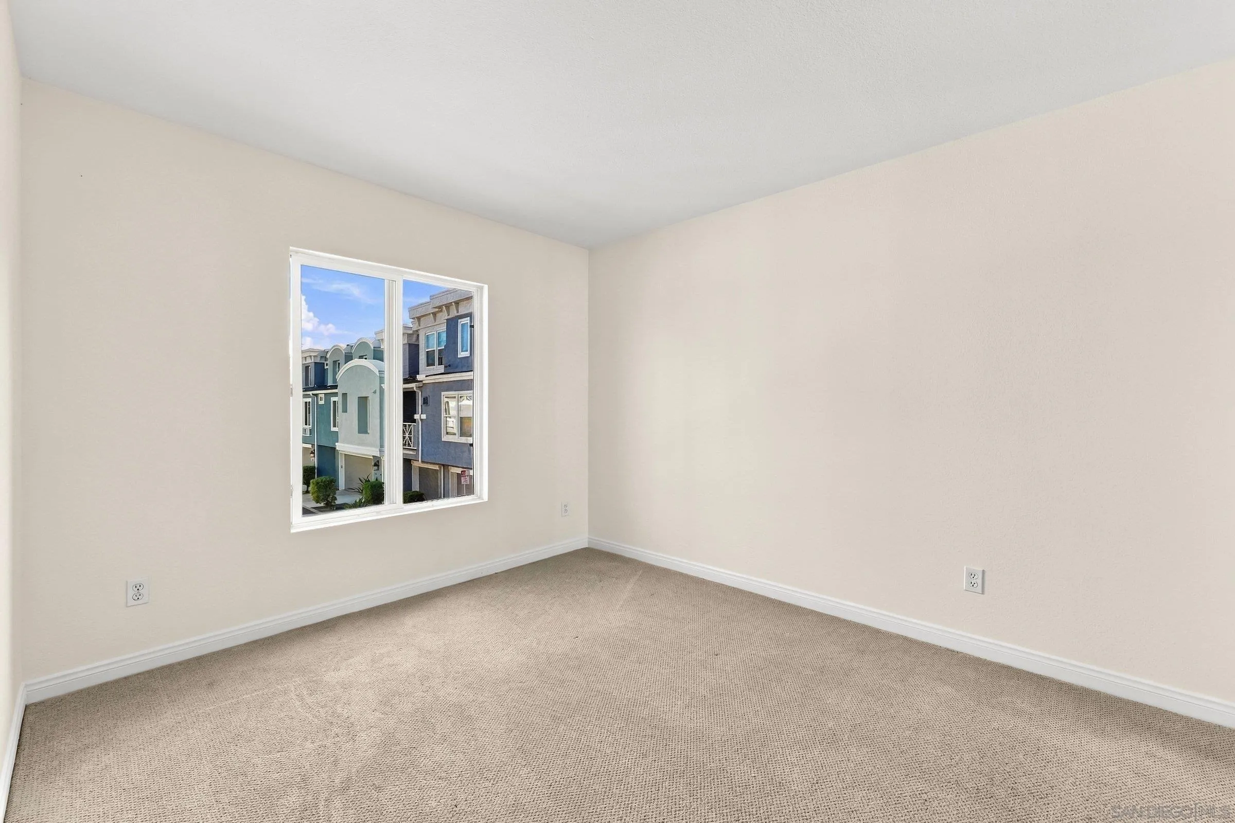 https://cdn.realtyfeed.com/cdn/127/260025163/775ca3613c844e2d941c86d55d5a82ac.webp