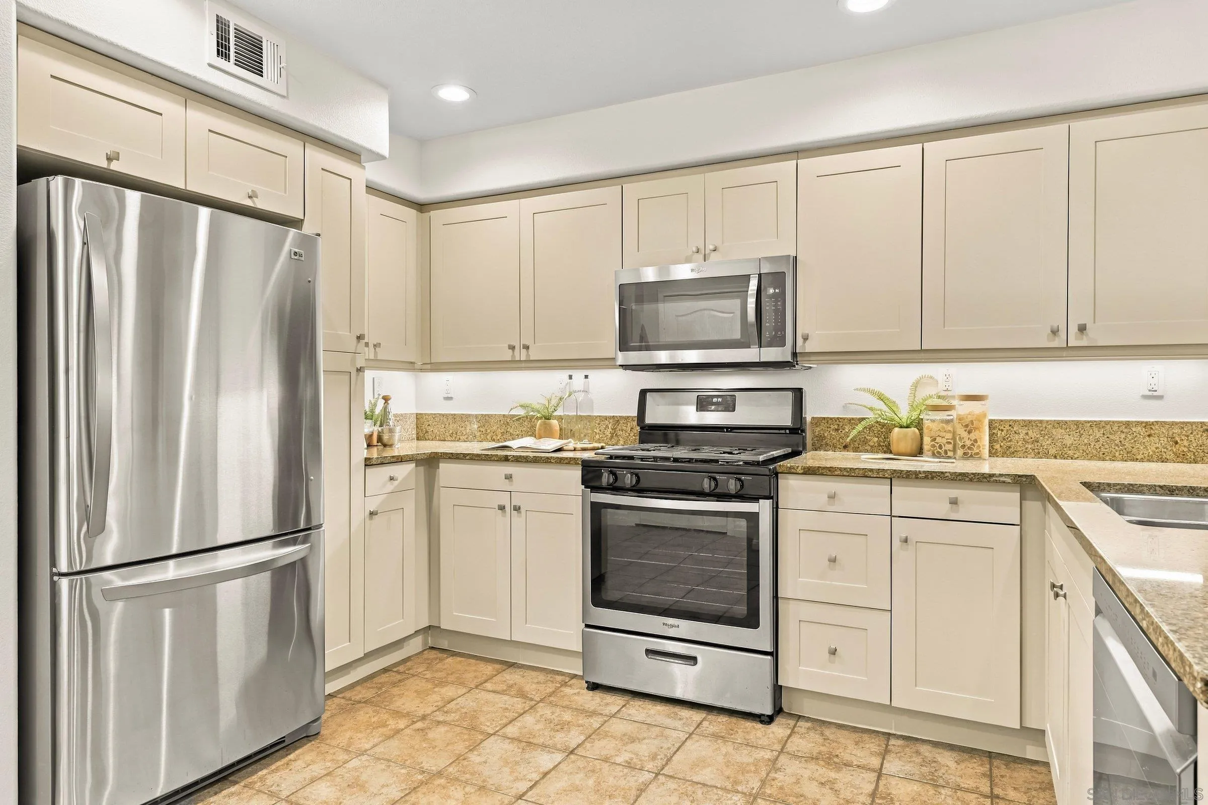 https://cdn.realtyfeed.com/cdn/127/260025163/b59eee989806646953ec6abc83f26f27.webp