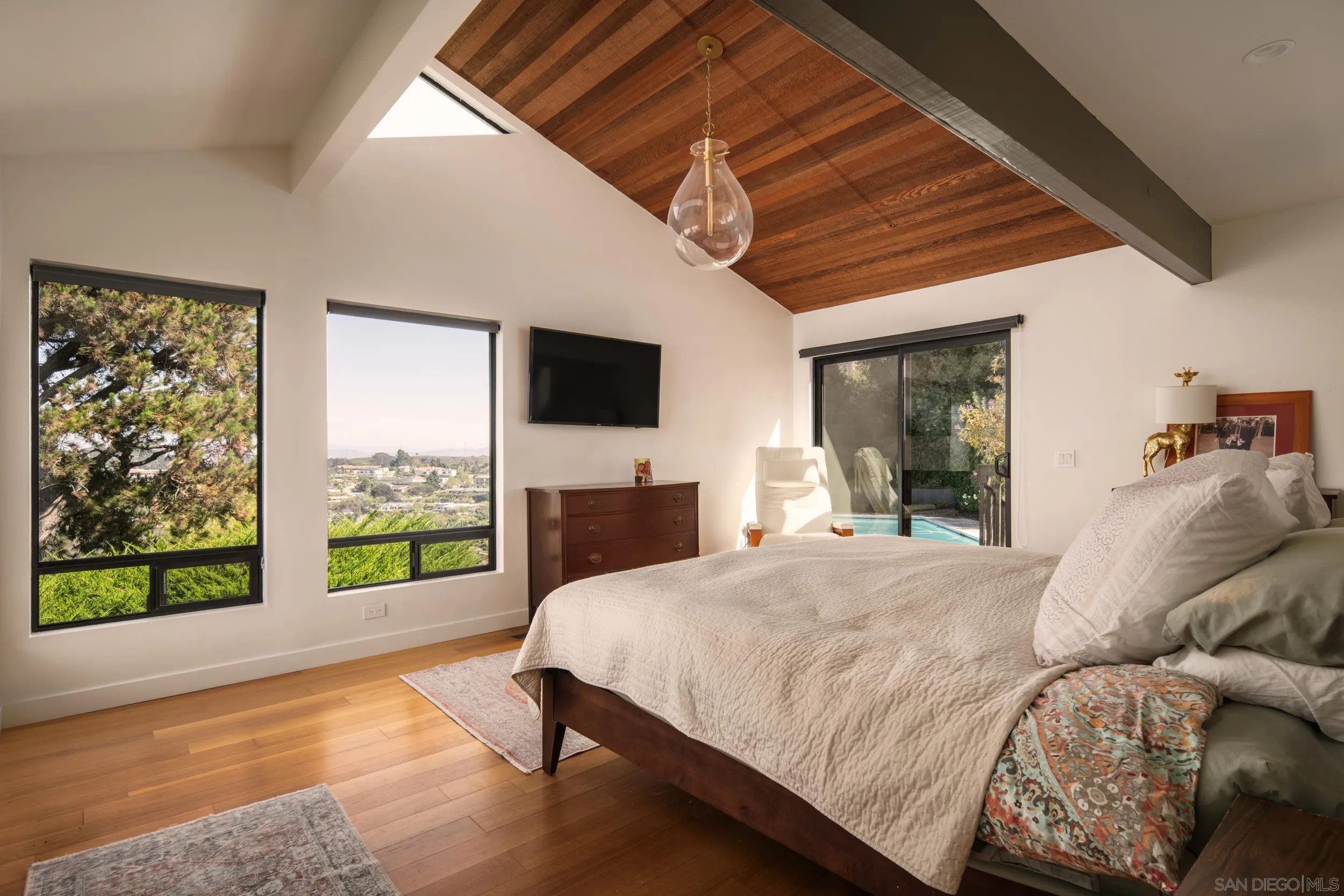 https://cdn.realtyfeed.com/cdn/127/260025166/676d77cc7f9f9ca12709fd768e633bc4.webp