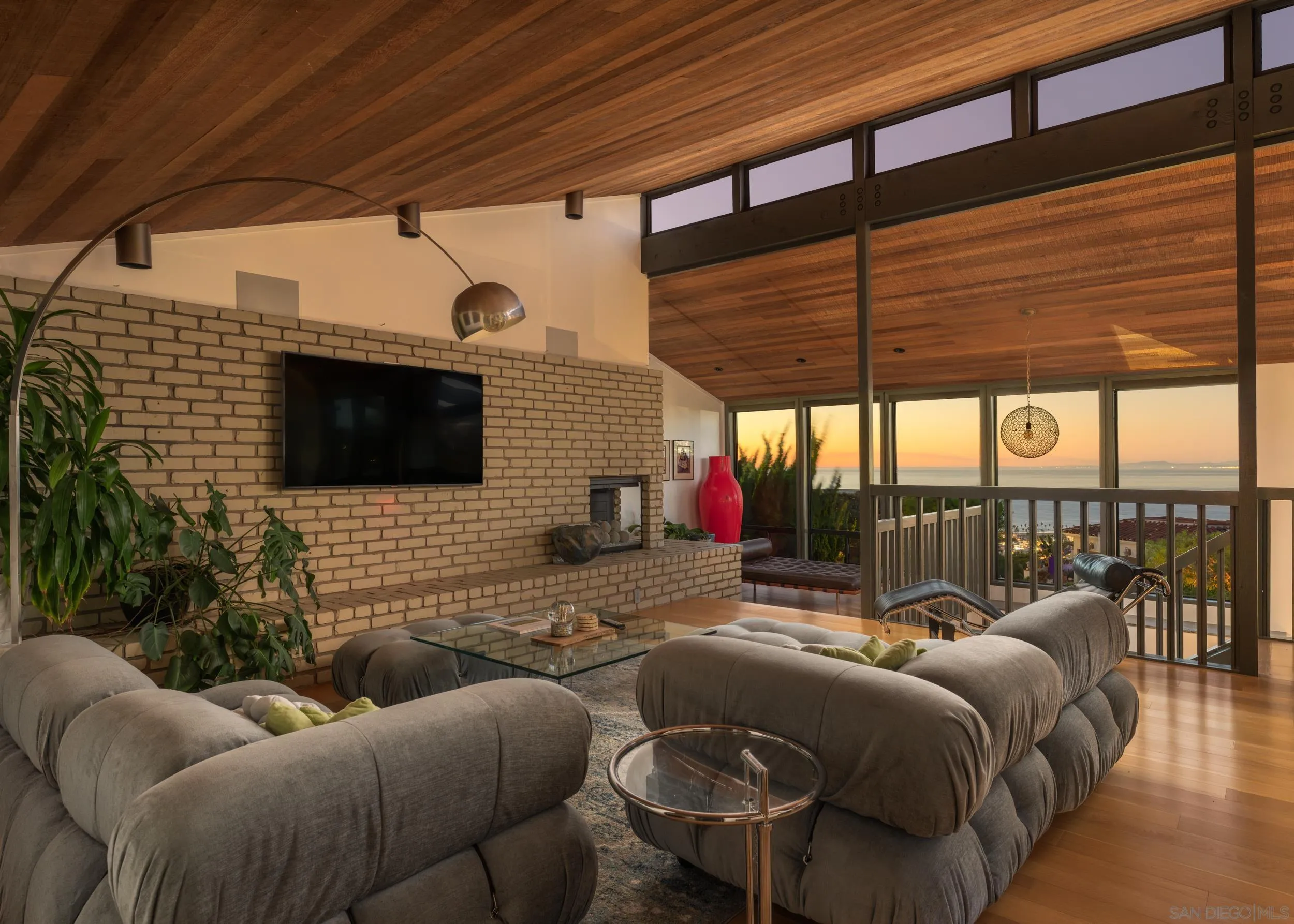 https://cdn.realtyfeed.com/cdn/127/260025166/c2b640ae062f88153a41b4c40f175324.webp