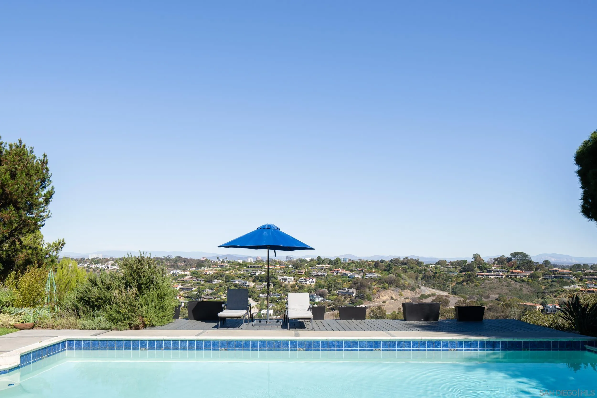 https://cdn.realtyfeed.com/cdn/127/260025166/c7ee38d3a272c5b6d1ee0930fadd2c78.webp