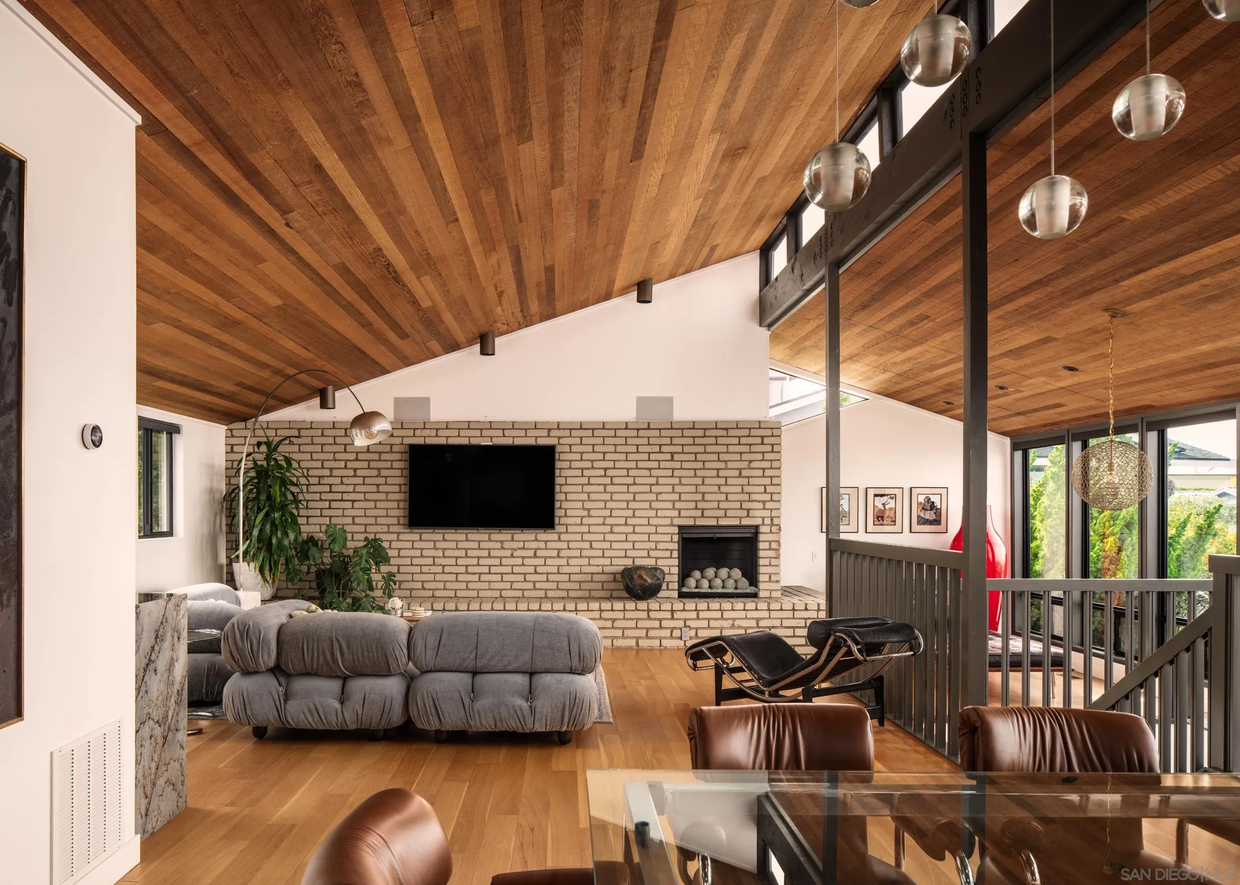 https://cdn.realtyfeed.com/cdn/127/260025166/e59d9177b0e585f58b2151f9f11bc4f4.webp