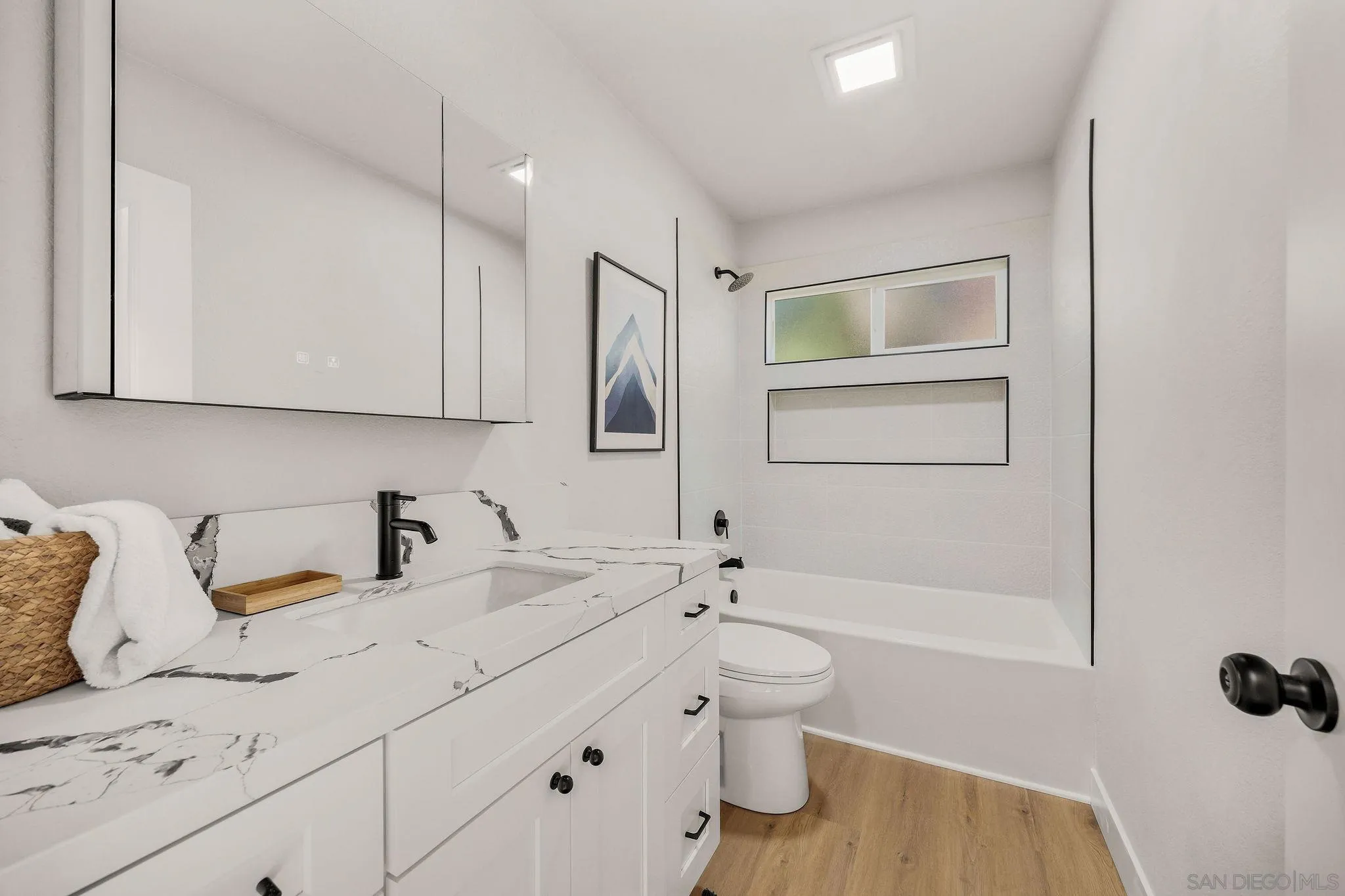 https://cdn.realtyfeed.com/cdn/127/260025167/8ebf0748c2fd412ea809ffb05702c7b2.webp