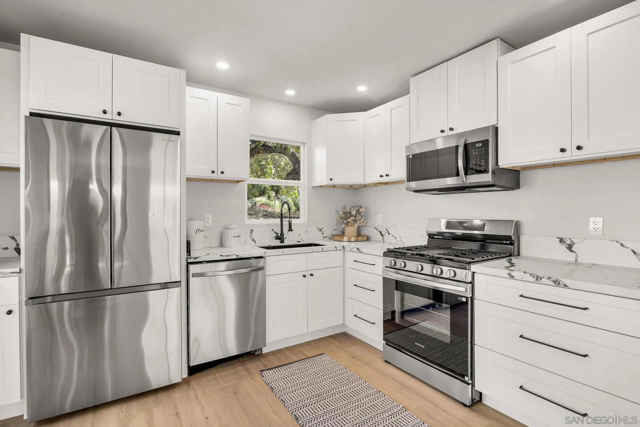 https://cdn.realtyfeed.com/cdn/127/260025167/94985b483f86600ba13b8dc3f78f82f1.webp