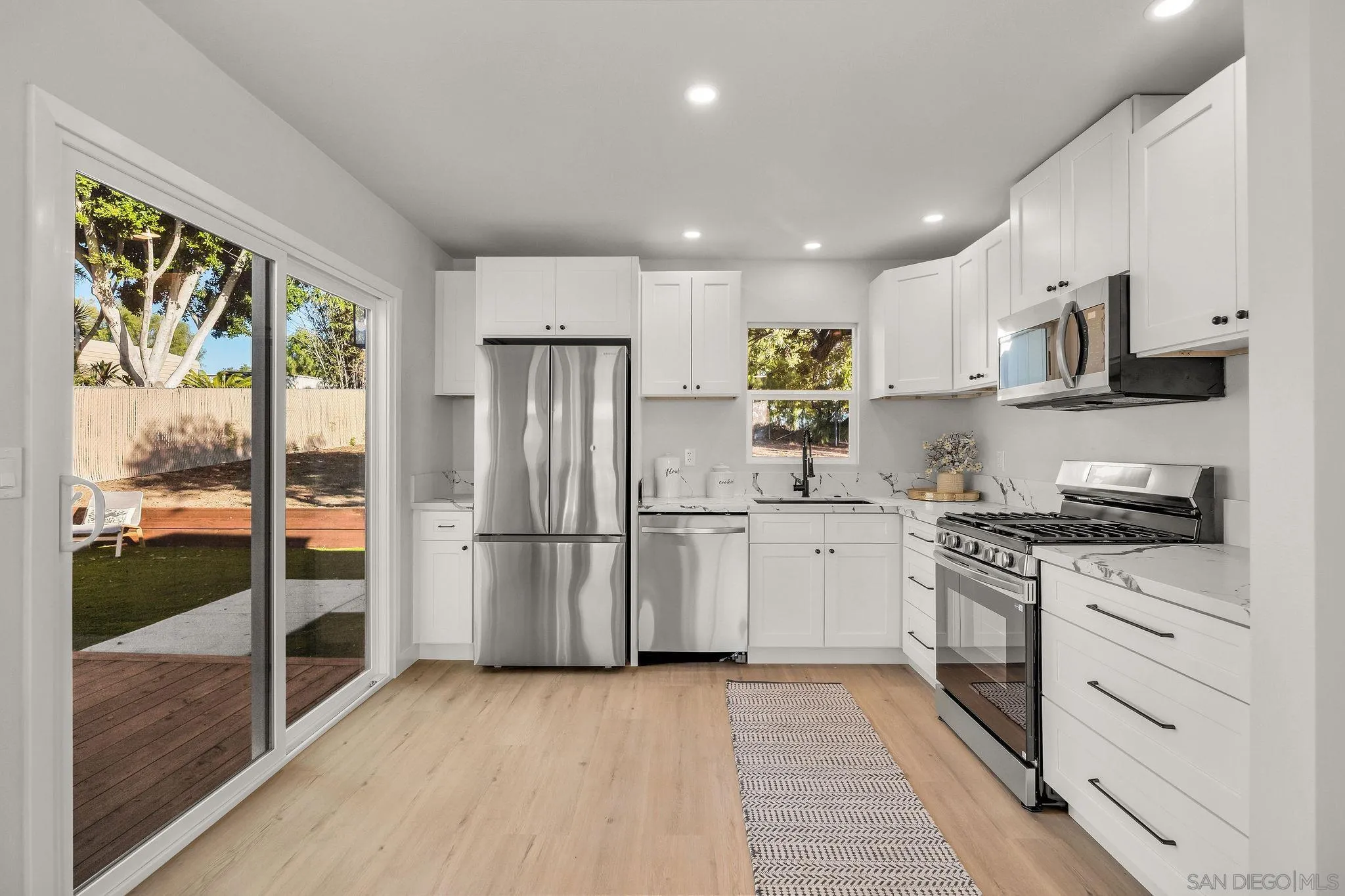 https://cdn.realtyfeed.com/cdn/127/260025167/ee4d6ec2e9b33d7cf0afa11a19bd2709.webp
