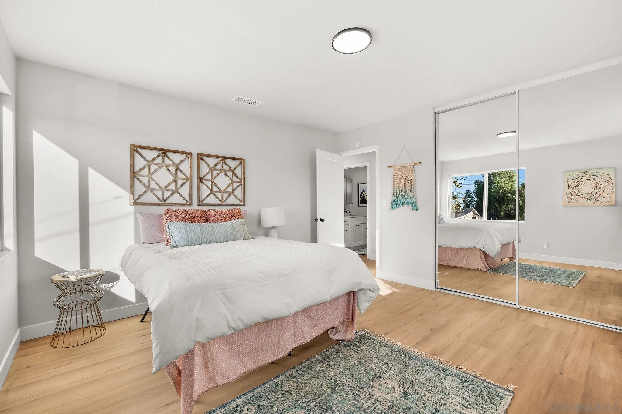 https://cdn.realtyfeed.com/cdn/127/260025167/f2b9a09eab985fb120bd4d182a490c42.webp