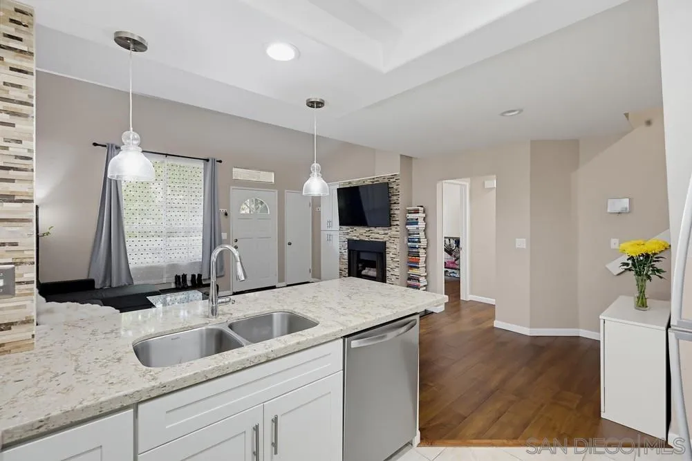 https://cdn.realtyfeed.com/cdn/127/260025173/2474bc4142bfeaf7bb92cece9c5c740f.webp