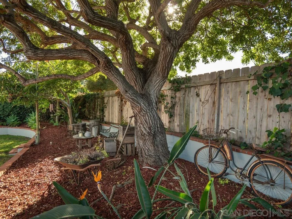 https://cdn.realtyfeed.com/cdn/127/260025175/1fde8f4855bb69ddcc1ec3d8327970c8.webp