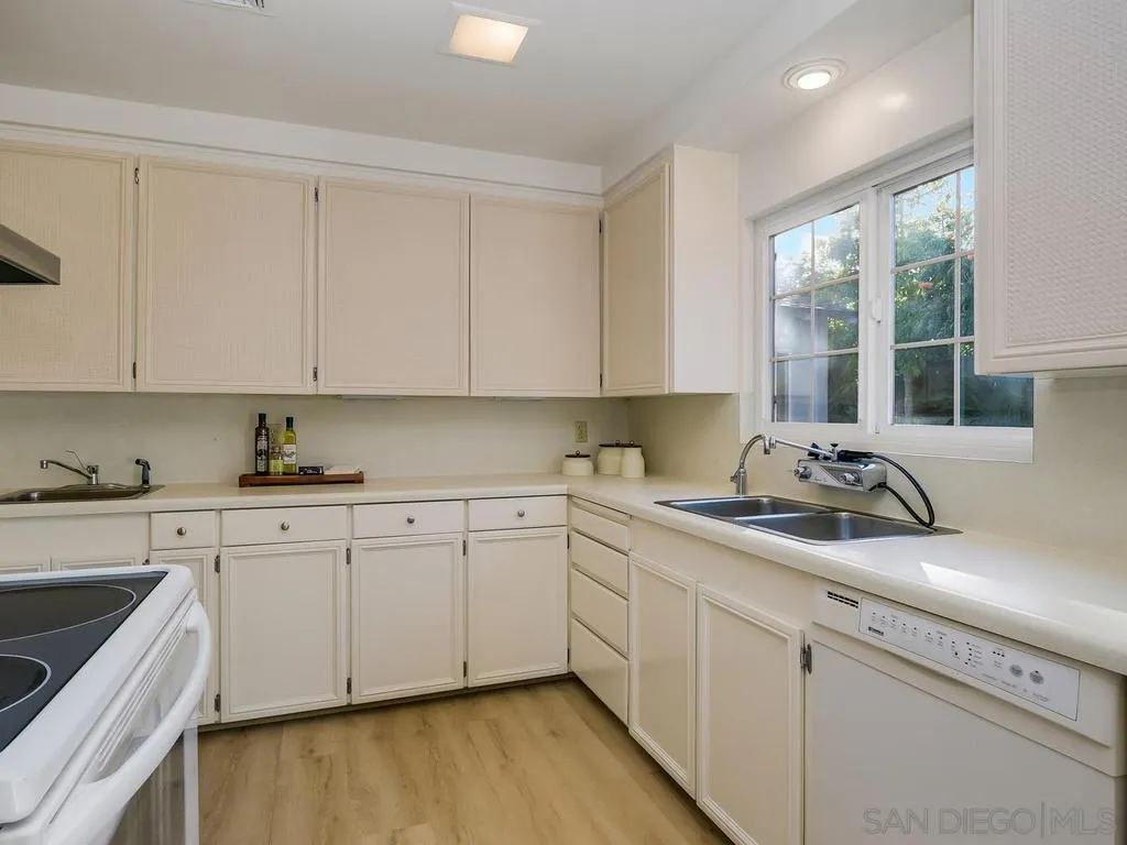 https://cdn.realtyfeed.com/cdn/127/260025175/28993ea4de83fc0db2e6ae16667247e7.webp