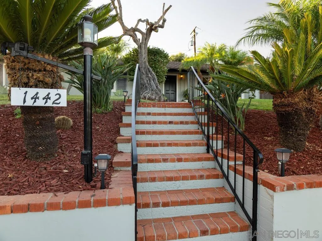 https://cdn.realtyfeed.com/cdn/127/260025175/84ea363a74d7c3451185f9372da6a06c.webp