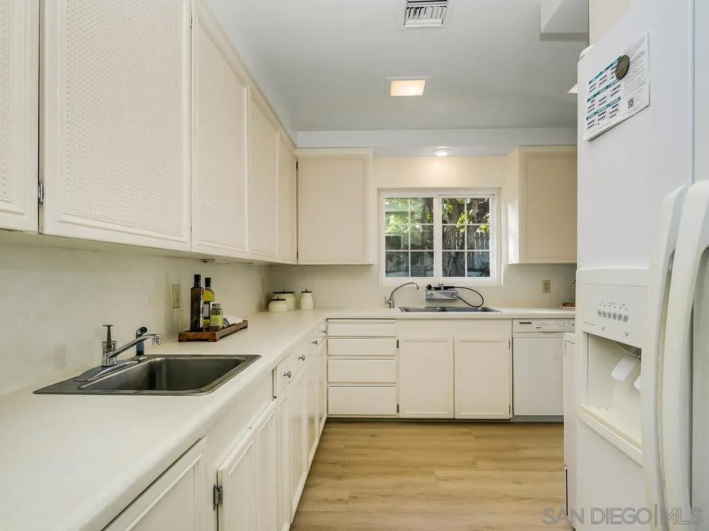 https://cdn.realtyfeed.com/cdn/127/260025175/bb1a1adc7664a8b646d89f8aa8692467.webp