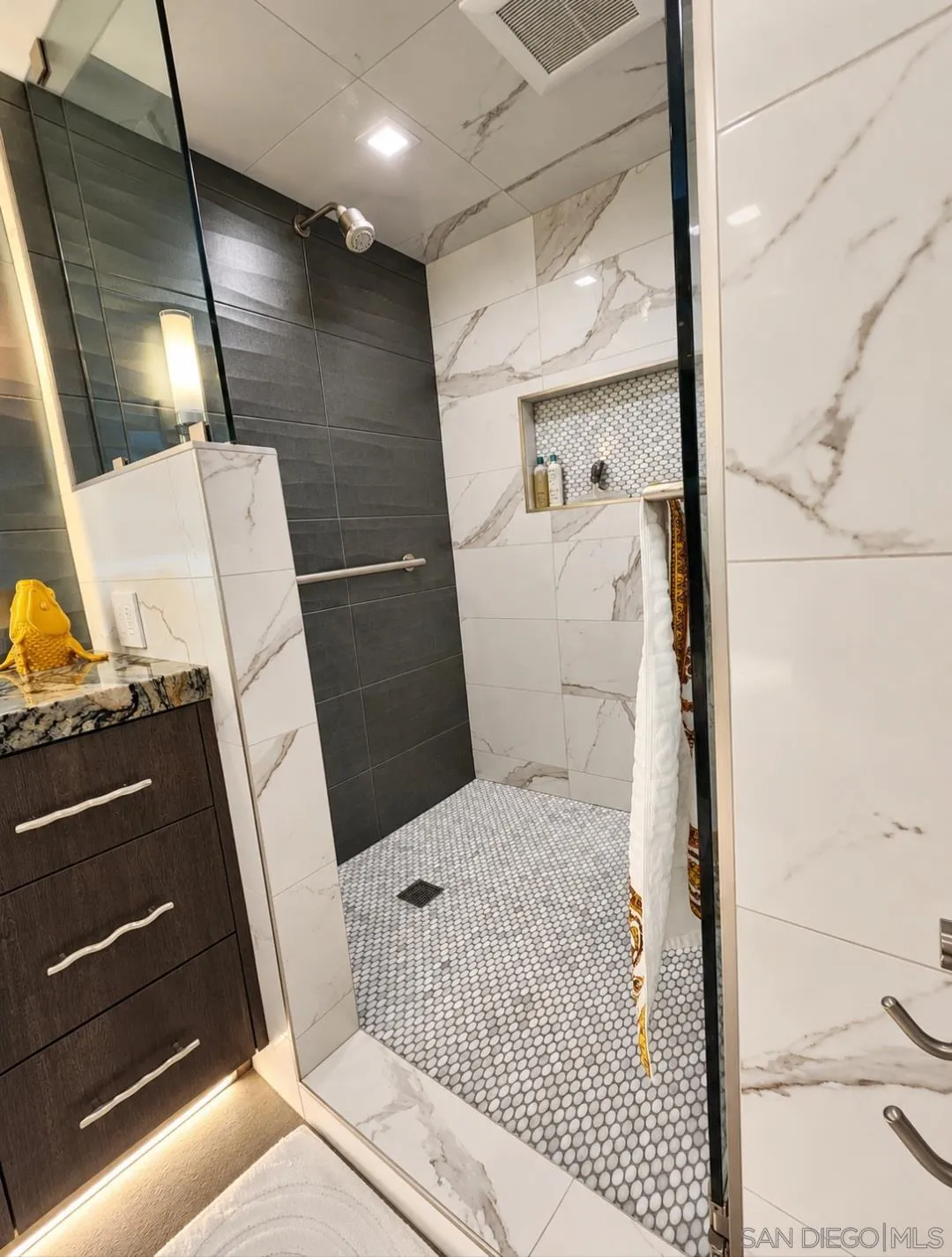 https://cdn.realtyfeed.com/cdn/127/260025177/693ab287d4173638013d2b65ddc86e42.webp