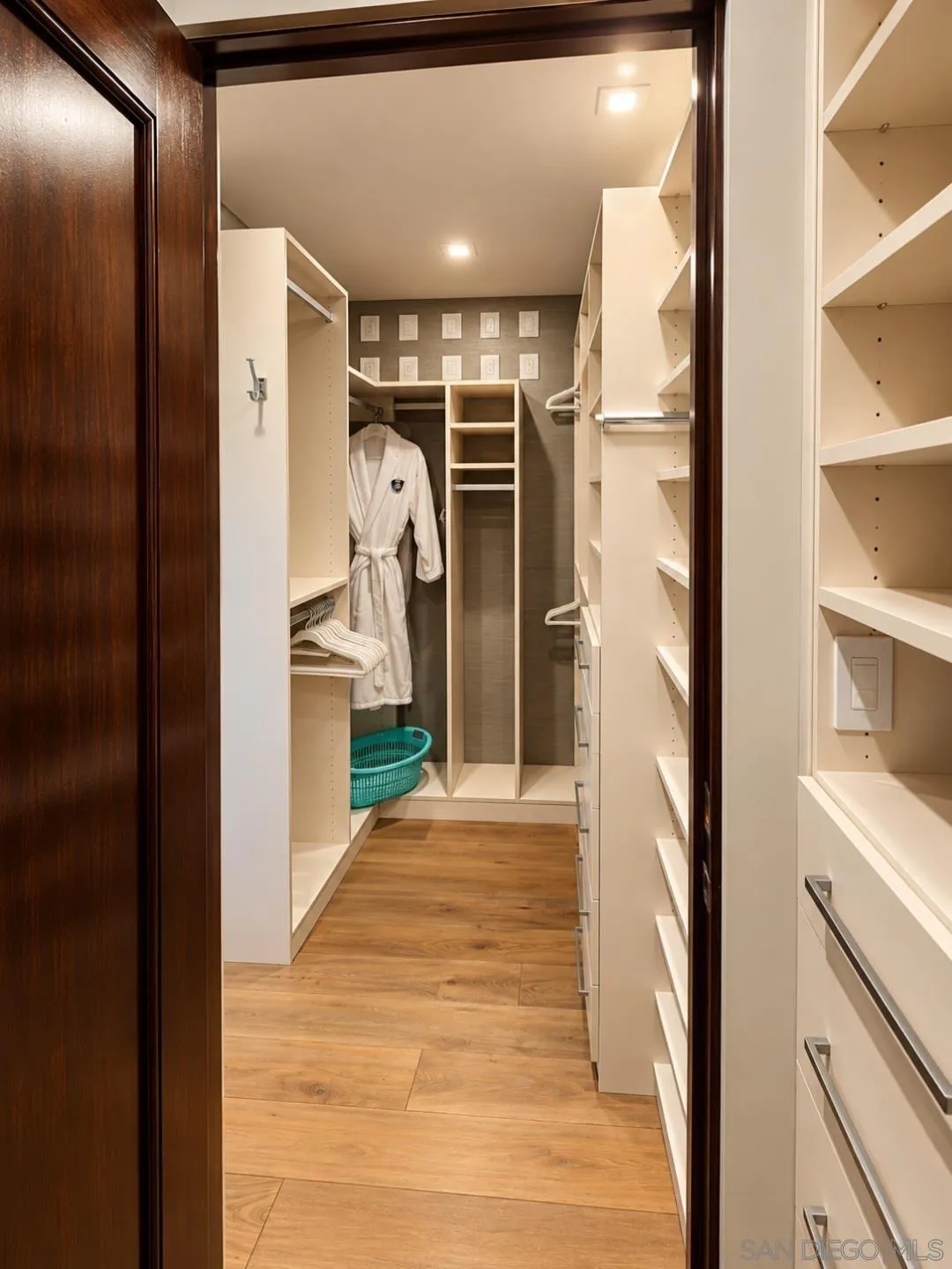 https://cdn.realtyfeed.com/cdn/127/260025177/936ab3c4872f43a20aedbef4facb5e78.webp