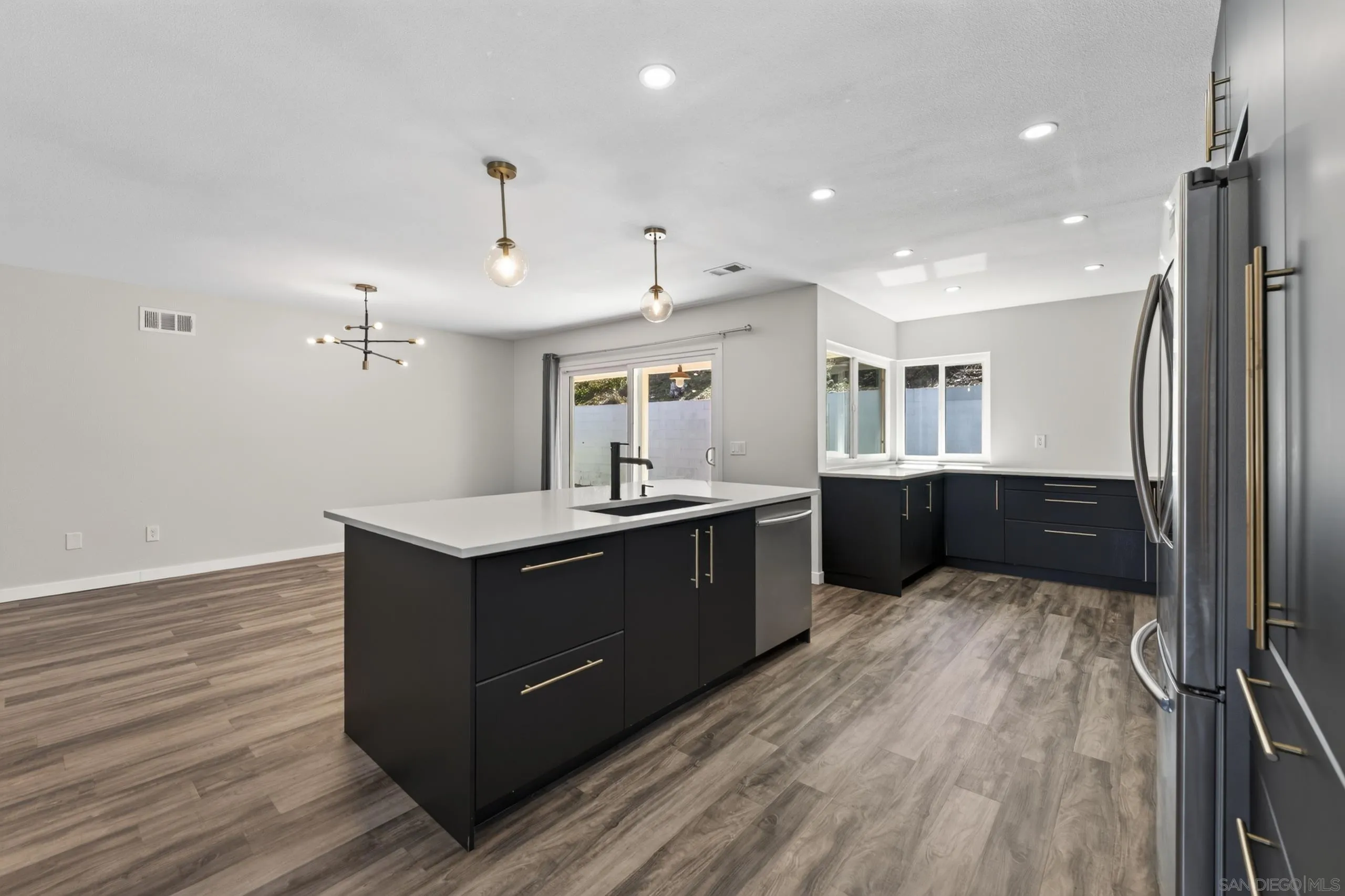 1251 La Mirada, Escondido, CA 92026 1251 La Mirada, Escondido, CA 92026