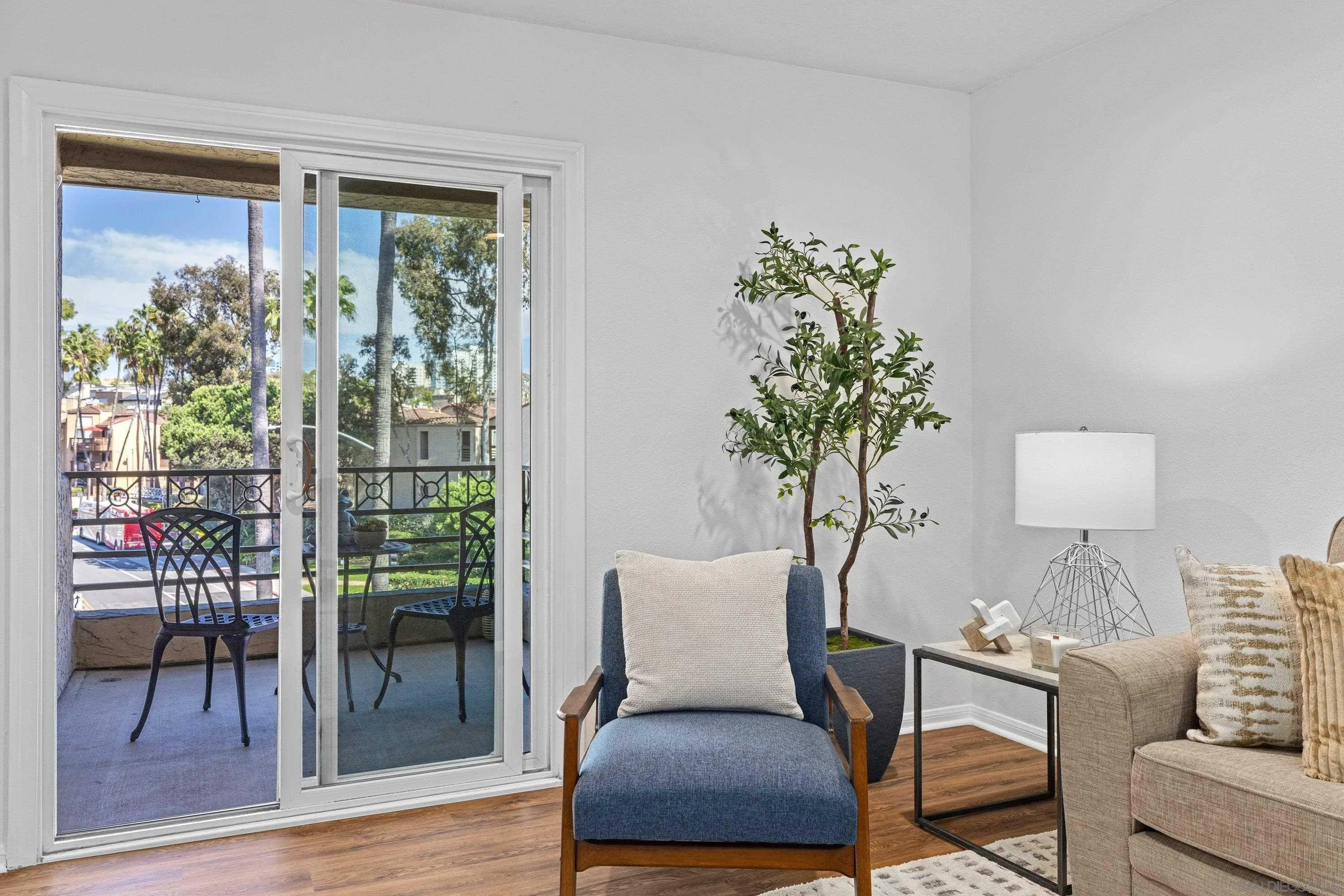 https://cdn.realtyfeed.com/cdn/127/260025194/1b4897f01cbf314f3458a823caa76046.webp