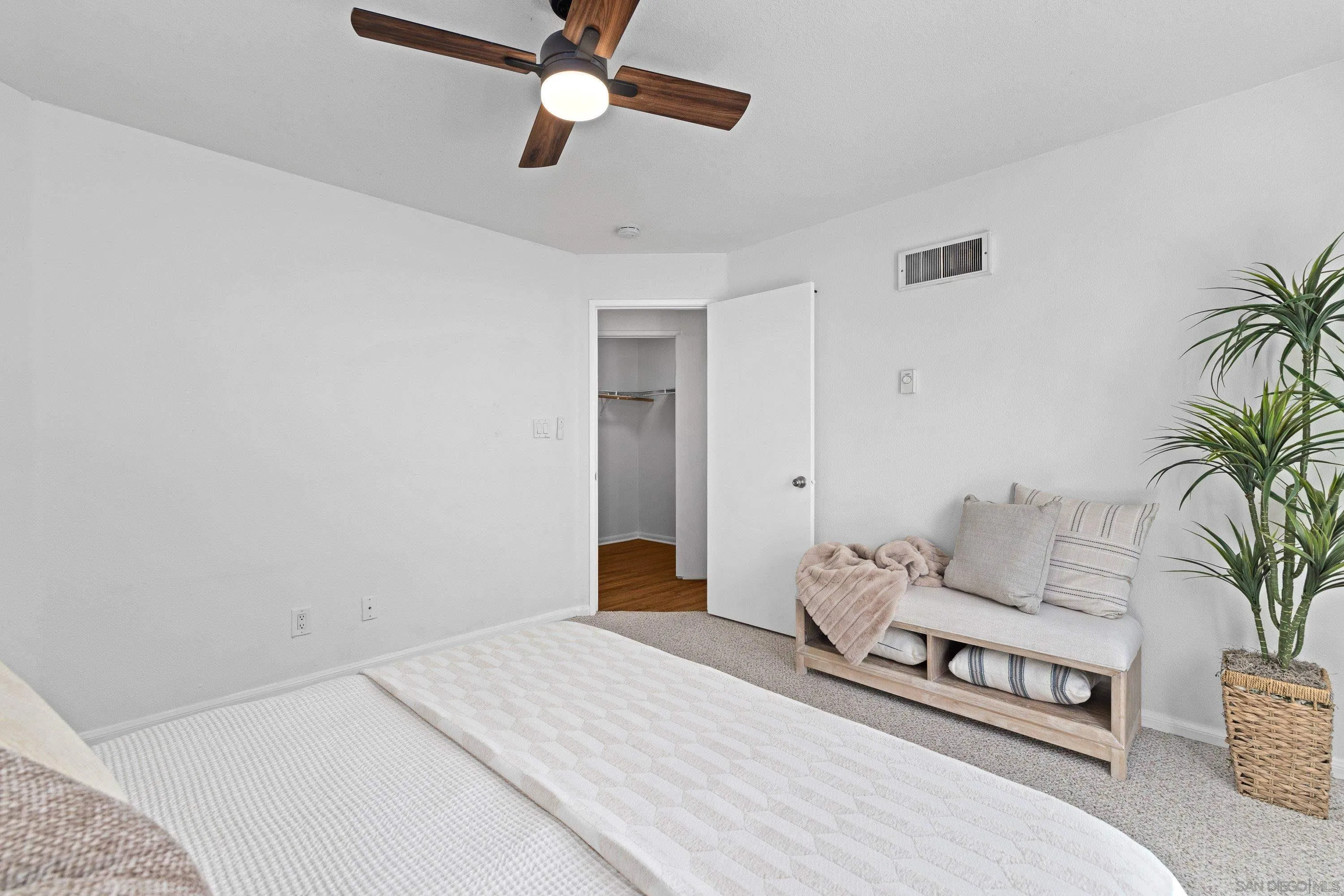 https://cdn.realtyfeed.com/cdn/127/260025194/a06a844c04d351f2bb9d3ecf2c6f1b1c.webp