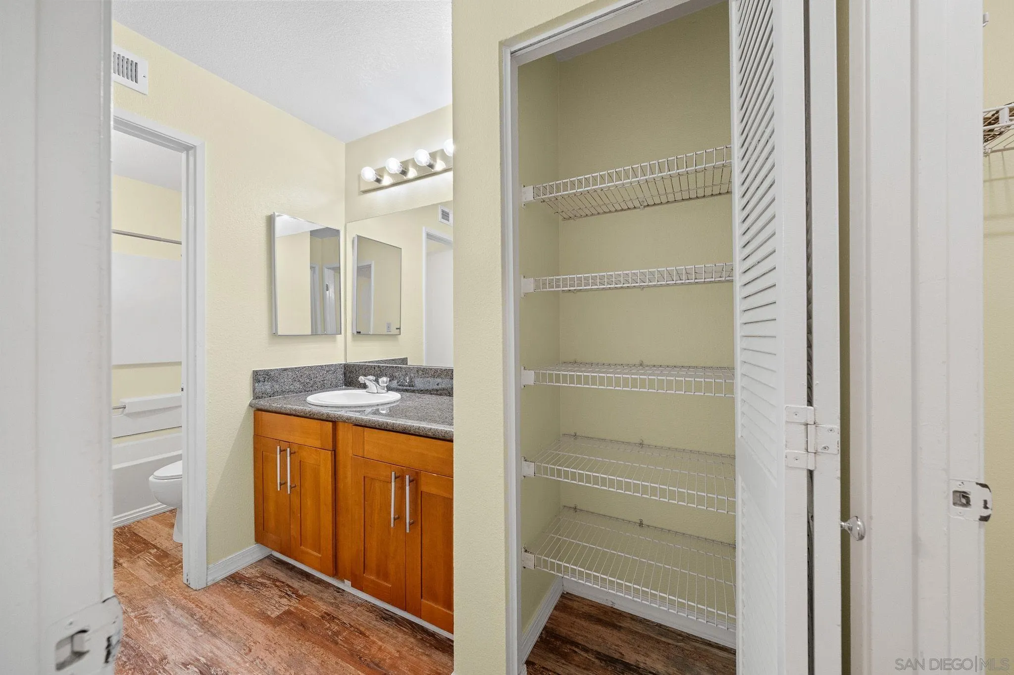https://cdn.realtyfeed.com/cdn/127/260025196/029dc7382c3d597418cc1bc31033a3cf.webp