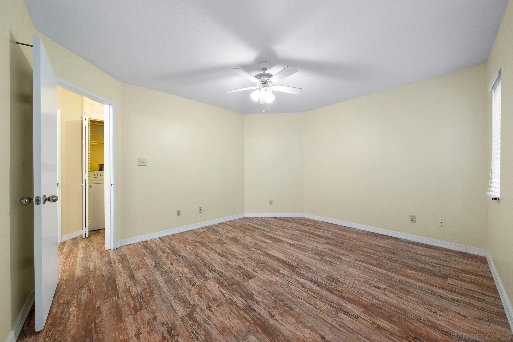 https://cdn.realtyfeed.com/cdn/127/260025196/18230b473b67a306b5afeedeb1a967db.webp