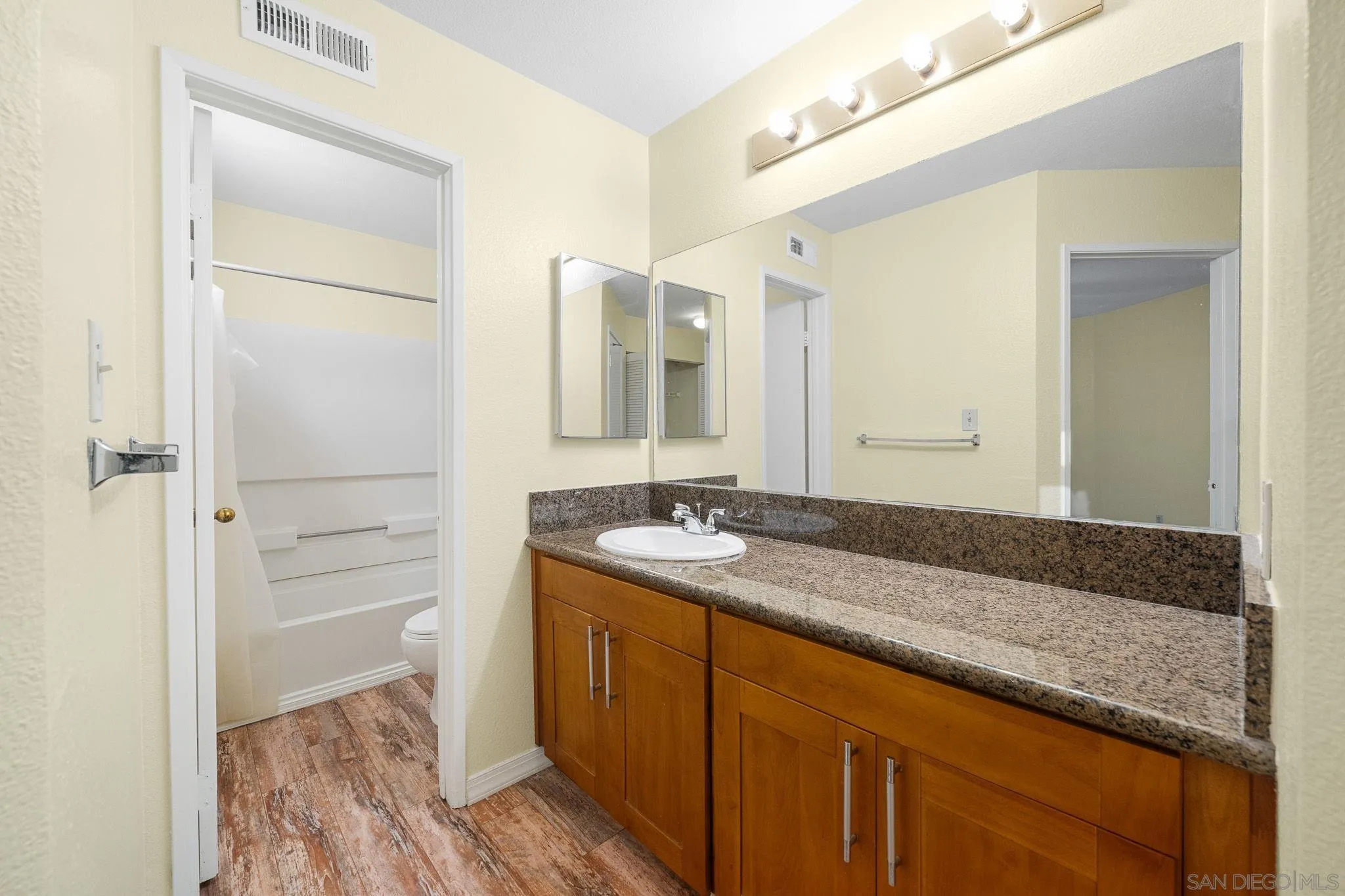 https://cdn.realtyfeed.com/cdn/127/260025196/3e9c05cd4b823cb4f35a39b64dc89b3a.webp