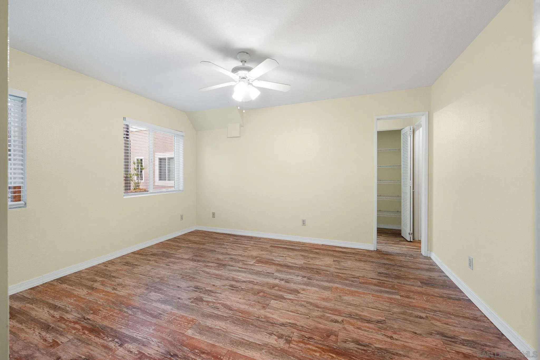 https://cdn.realtyfeed.com/cdn/127/260025196/84fd02be693bfb6032f73dec3f169a96.webp