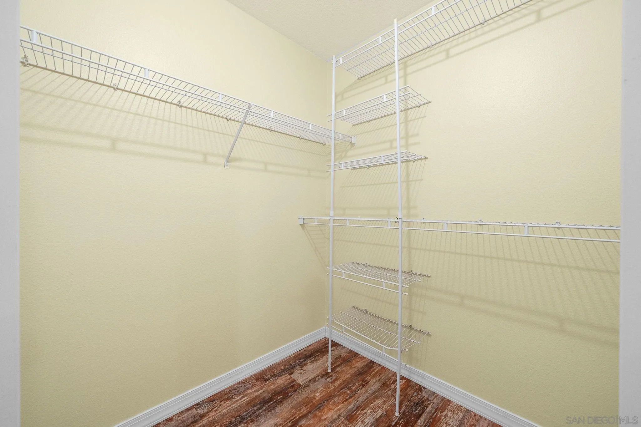 https://cdn.realtyfeed.com/cdn/127/260025196/9ce9eed5bd79aa6a398ef6bae7406f98.webp