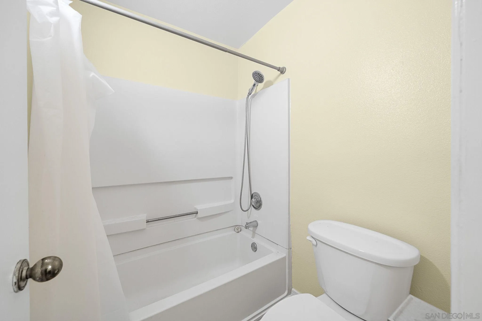 https://cdn.realtyfeed.com/cdn/127/260025196/a7aeec4f824249395b8e1fdf9d81135d.webp
