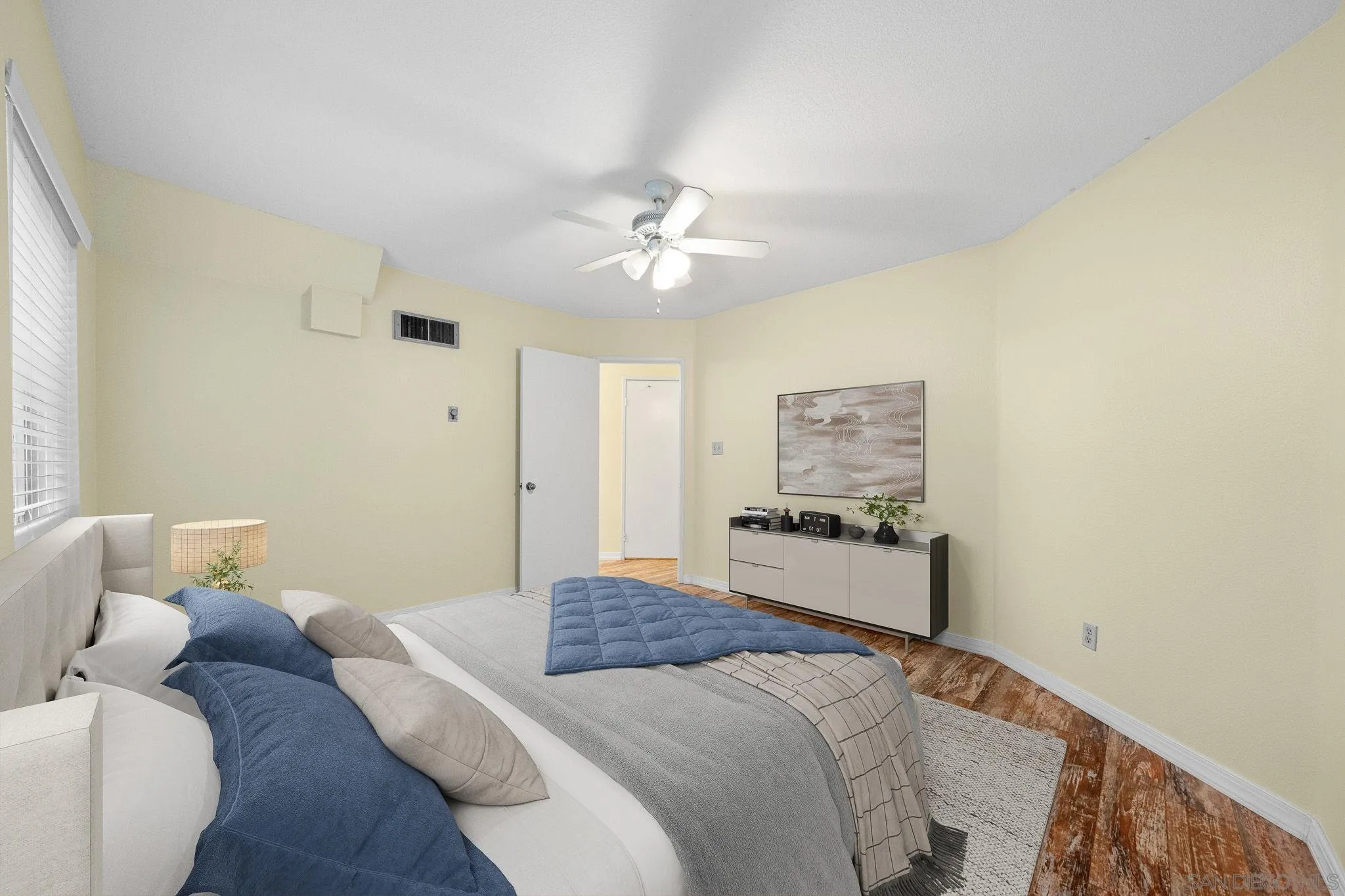 https://cdn.realtyfeed.com/cdn/127/260025196/c9ef7c9b909a731c58c02813f9c1449e.webp