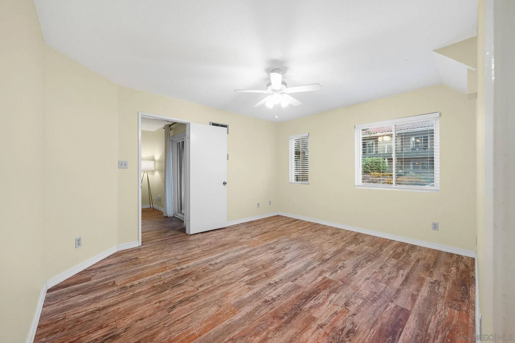 https://cdn.realtyfeed.com/cdn/127/260025196/e0cad9efb8bb644aa83cacc41c4825a9.webp