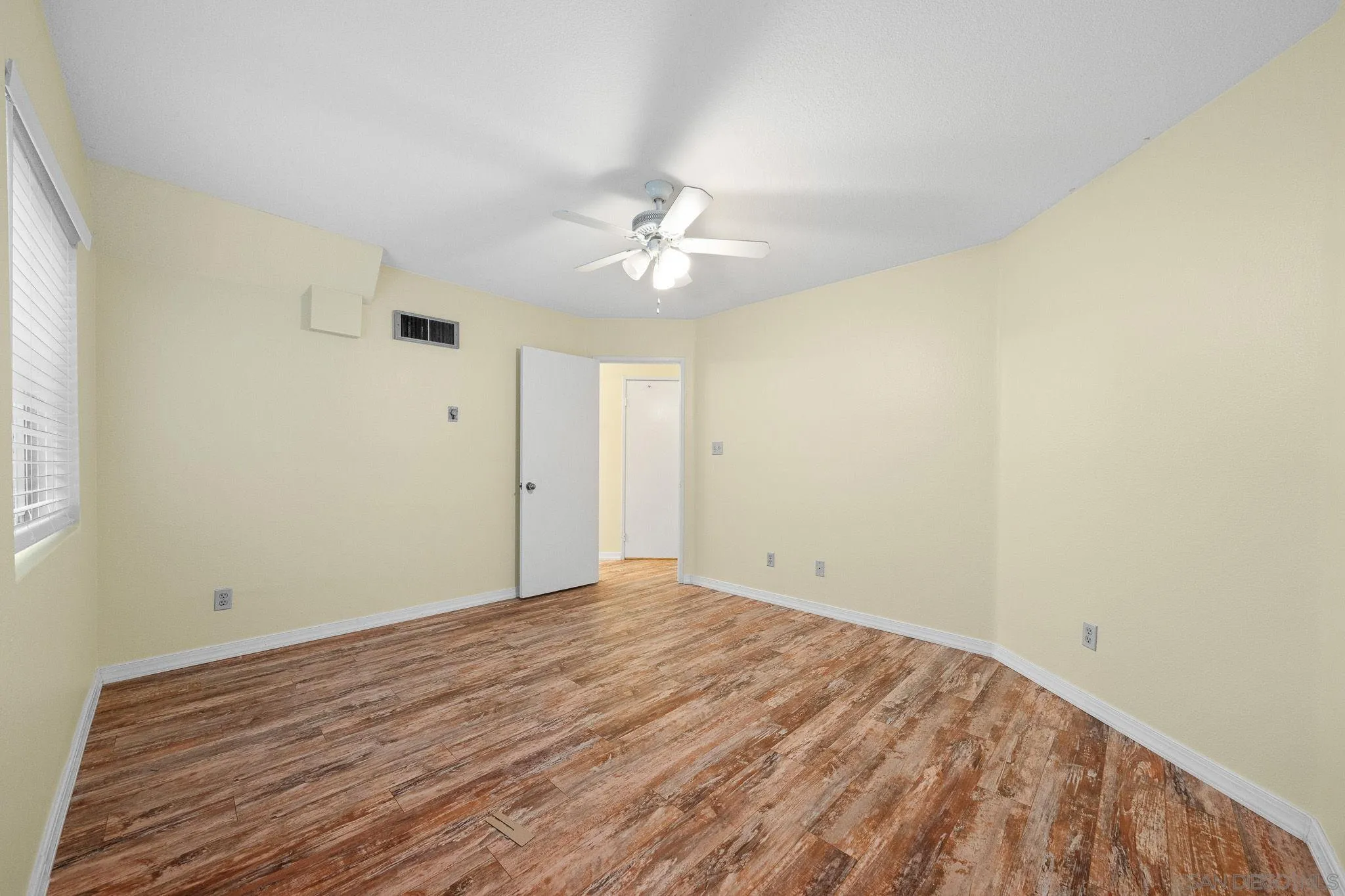 https://cdn.realtyfeed.com/cdn/127/260025196/e57ea37e9d87c8b9464fc34b472dadb8.webp