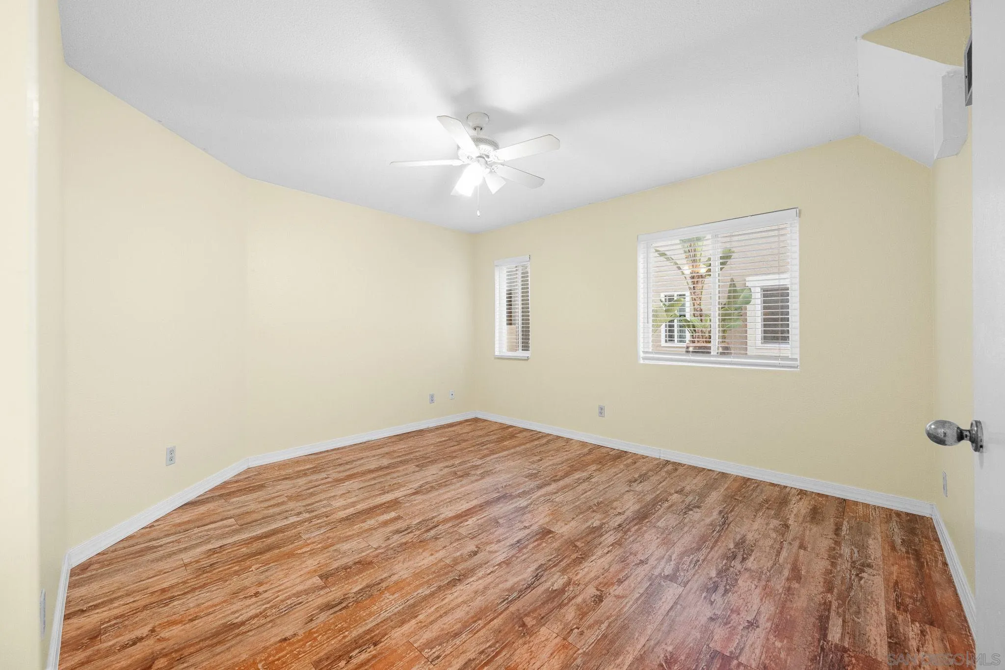 https://cdn.realtyfeed.com/cdn/127/260025196/e6d35b70cbb67d91781c19b87a41efd9.webp