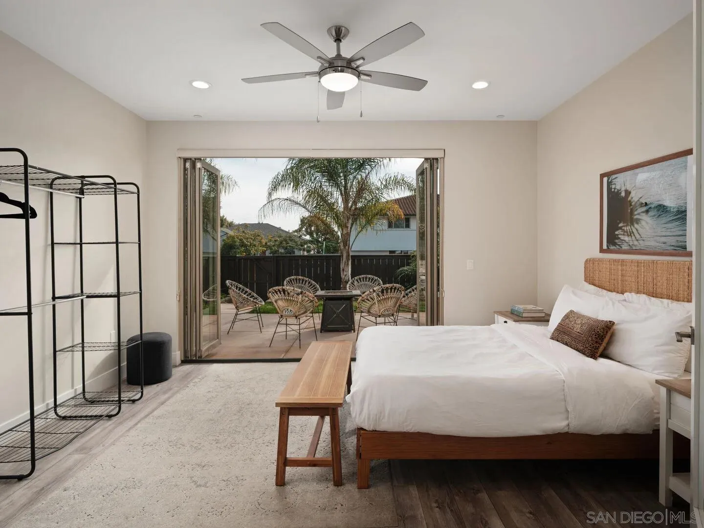 https://cdn.realtyfeed.com/cdn/127/260025198/5fb1599273e44bac62a66dc81e5a1432.webp