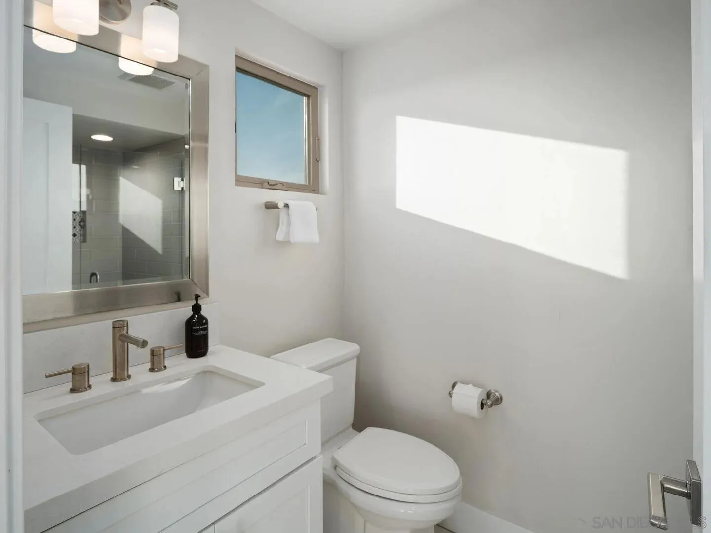 https://cdn.realtyfeed.com/cdn/127/260025198/8ebfe8136df7fdea48fb90ab27466679.webp