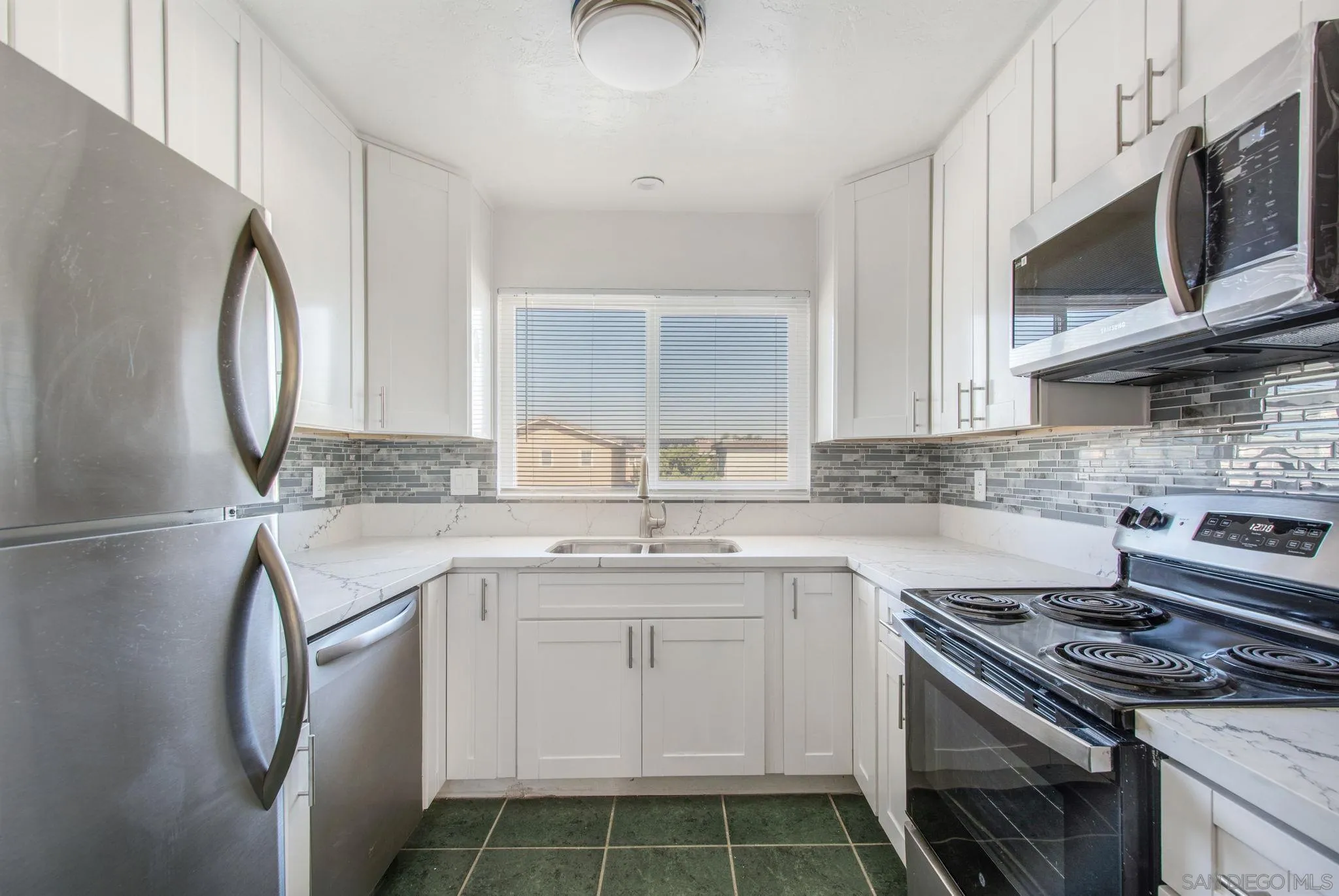 https://cdn.realtyfeed.com/cdn/127/2600252/e064d5d8adba742b8b8c56e0325e722f.webp