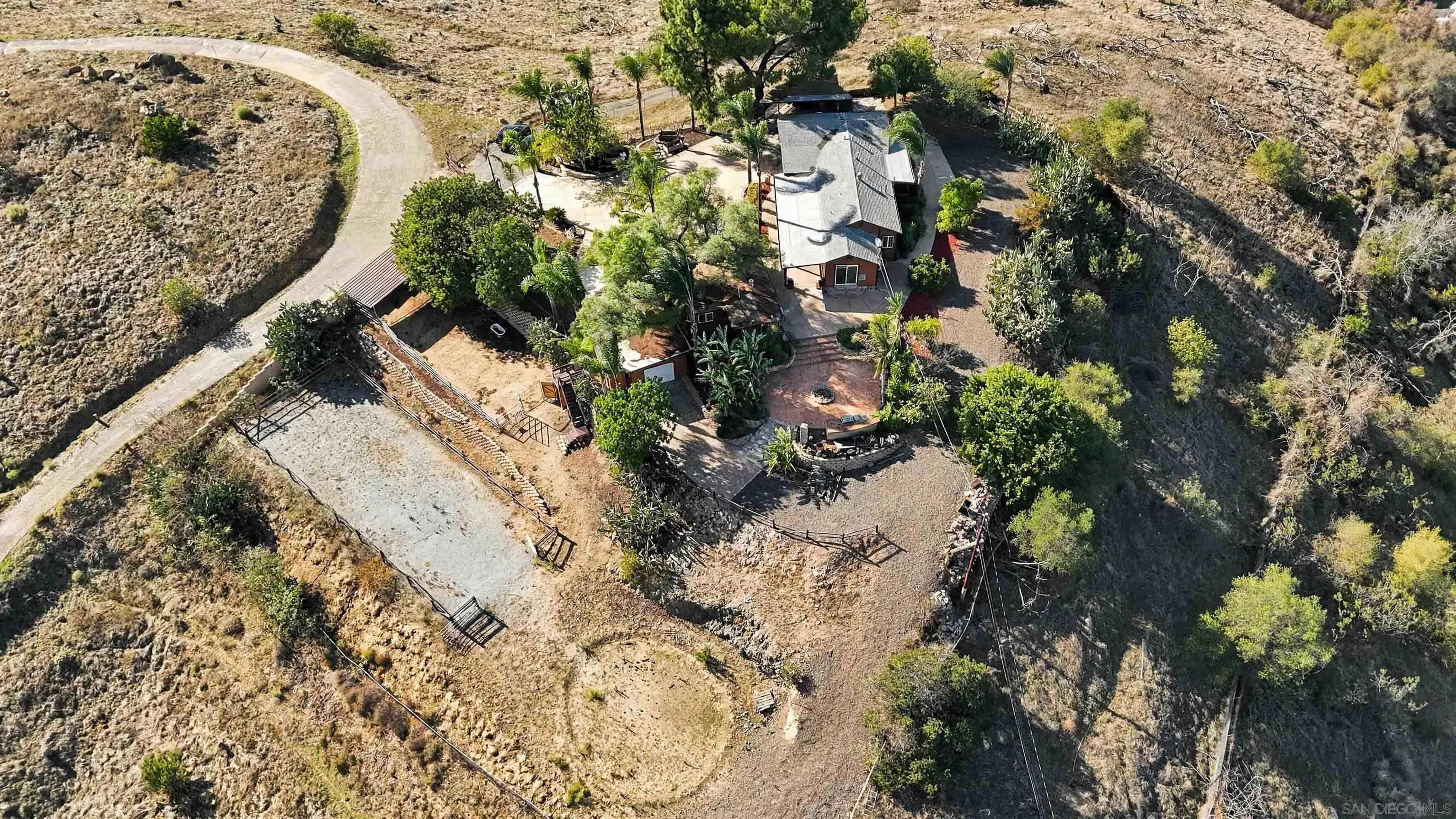 https://cdn.realtyfeed.com/cdn/127/260025211/2fd86b51f009092917afb0c080e0580c.webp