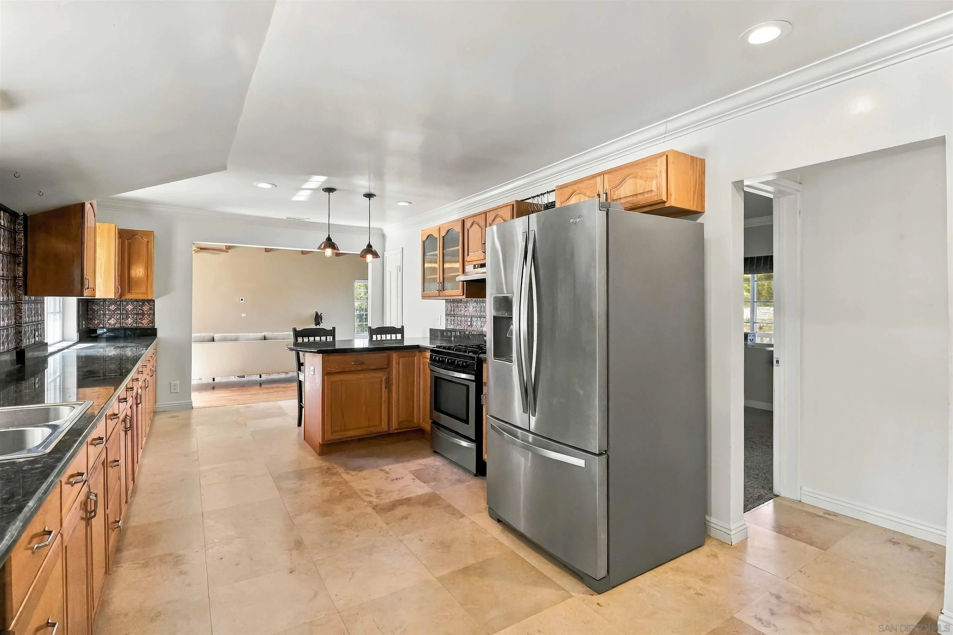 https://cdn.realtyfeed.com/cdn/127/260025211/7d28fb4127999a19423bc08117bda61c.webp