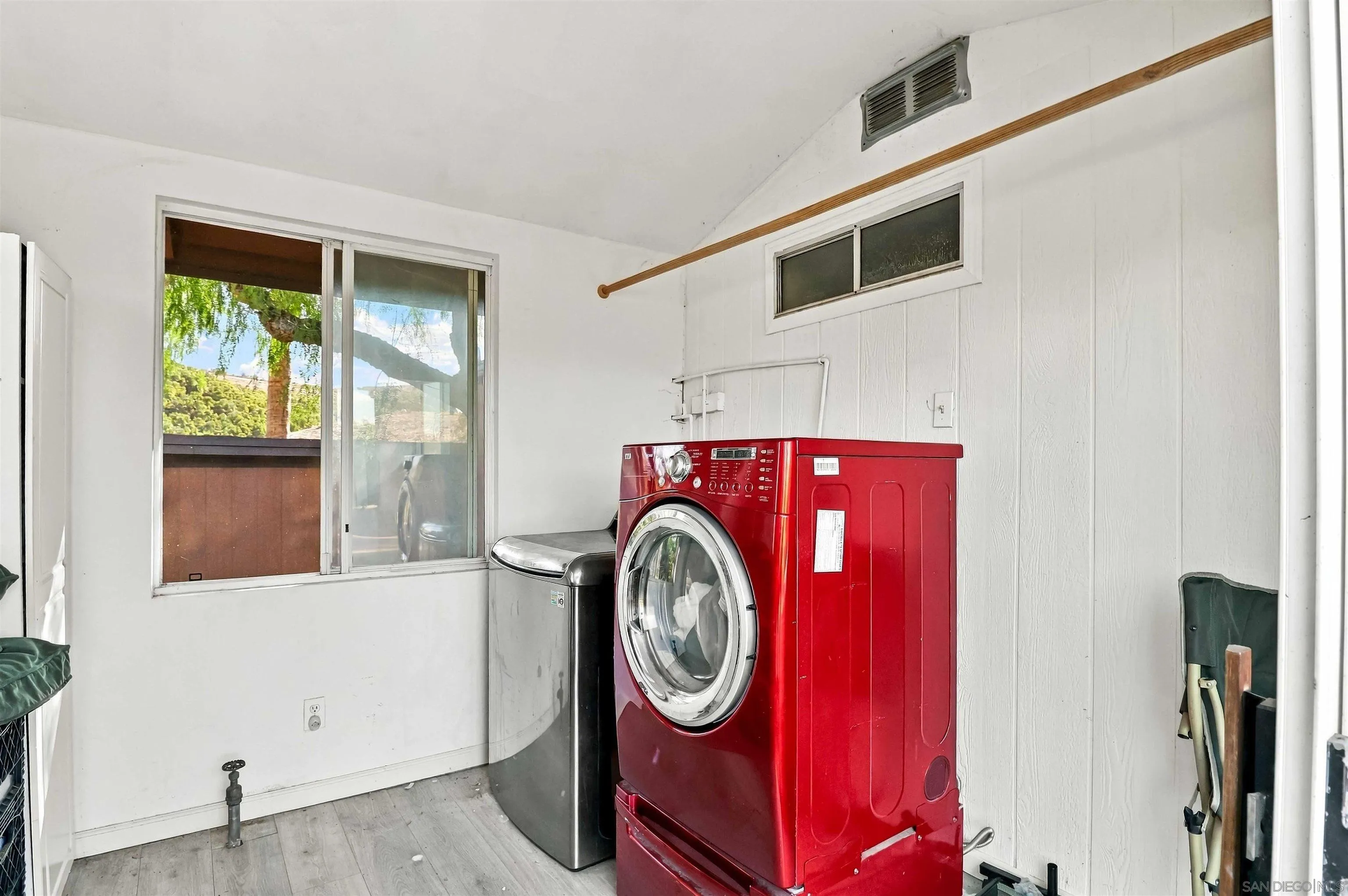 https://cdn.realtyfeed.com/cdn/127/260025211/8f3997bcb5a352bf82a270f7a6715033.webp