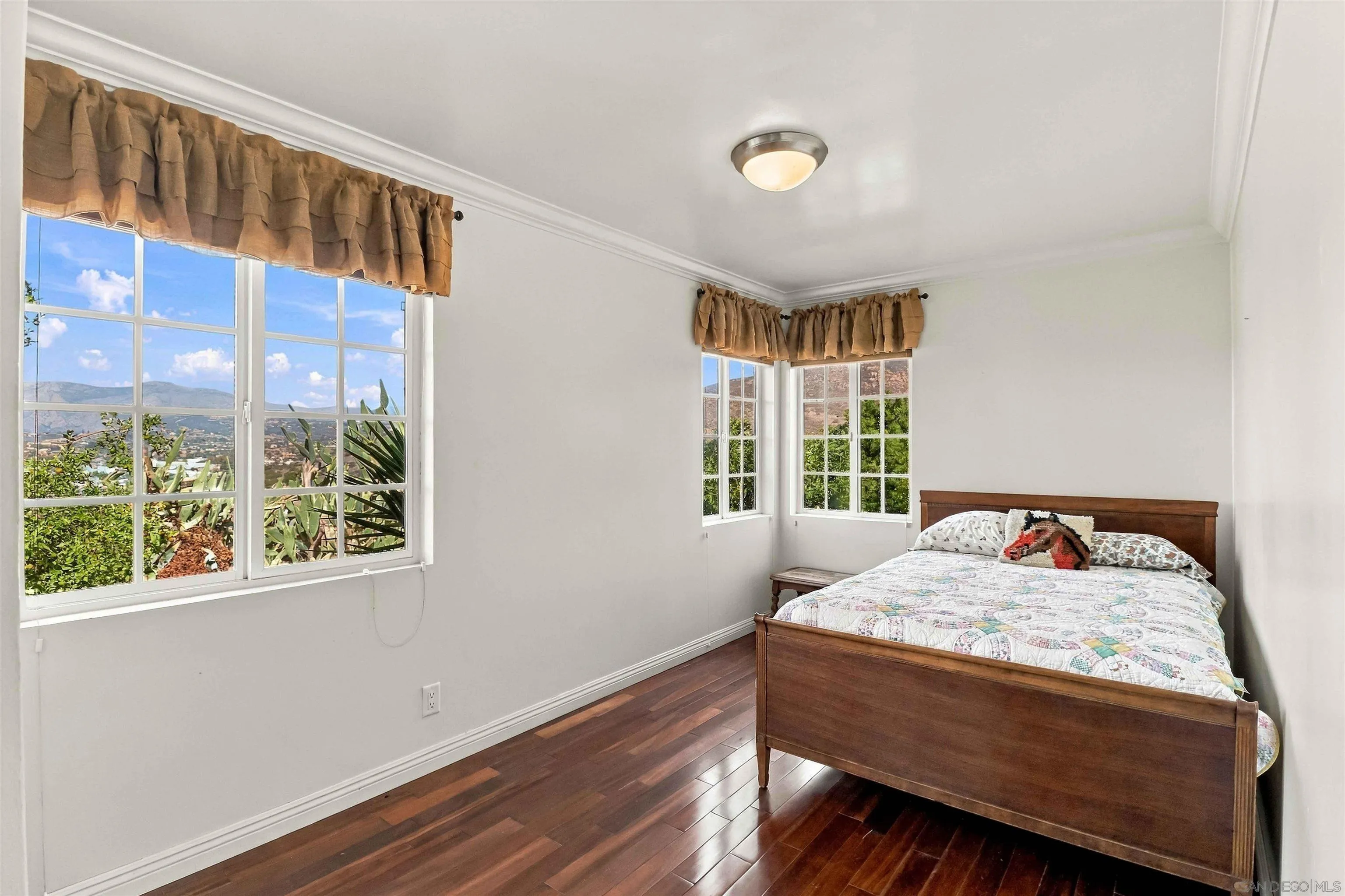 https://cdn.realtyfeed.com/cdn/127/260025211/9fa4e5e3c99c8de5a2978aeaf8d950f4.webp