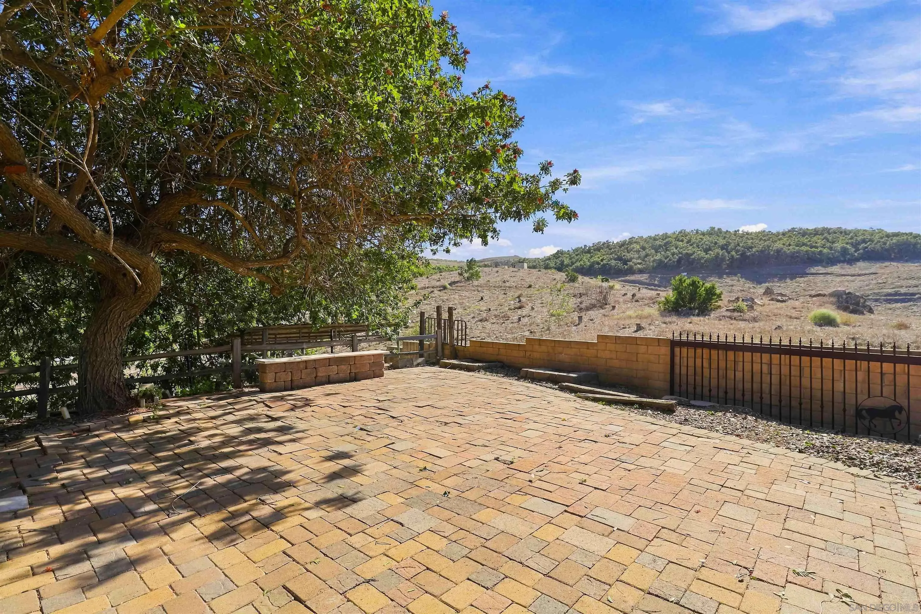 https://cdn.realtyfeed.com/cdn/127/260025211/ca51c7346b8436c0dd19c878c58ff5d6.webp