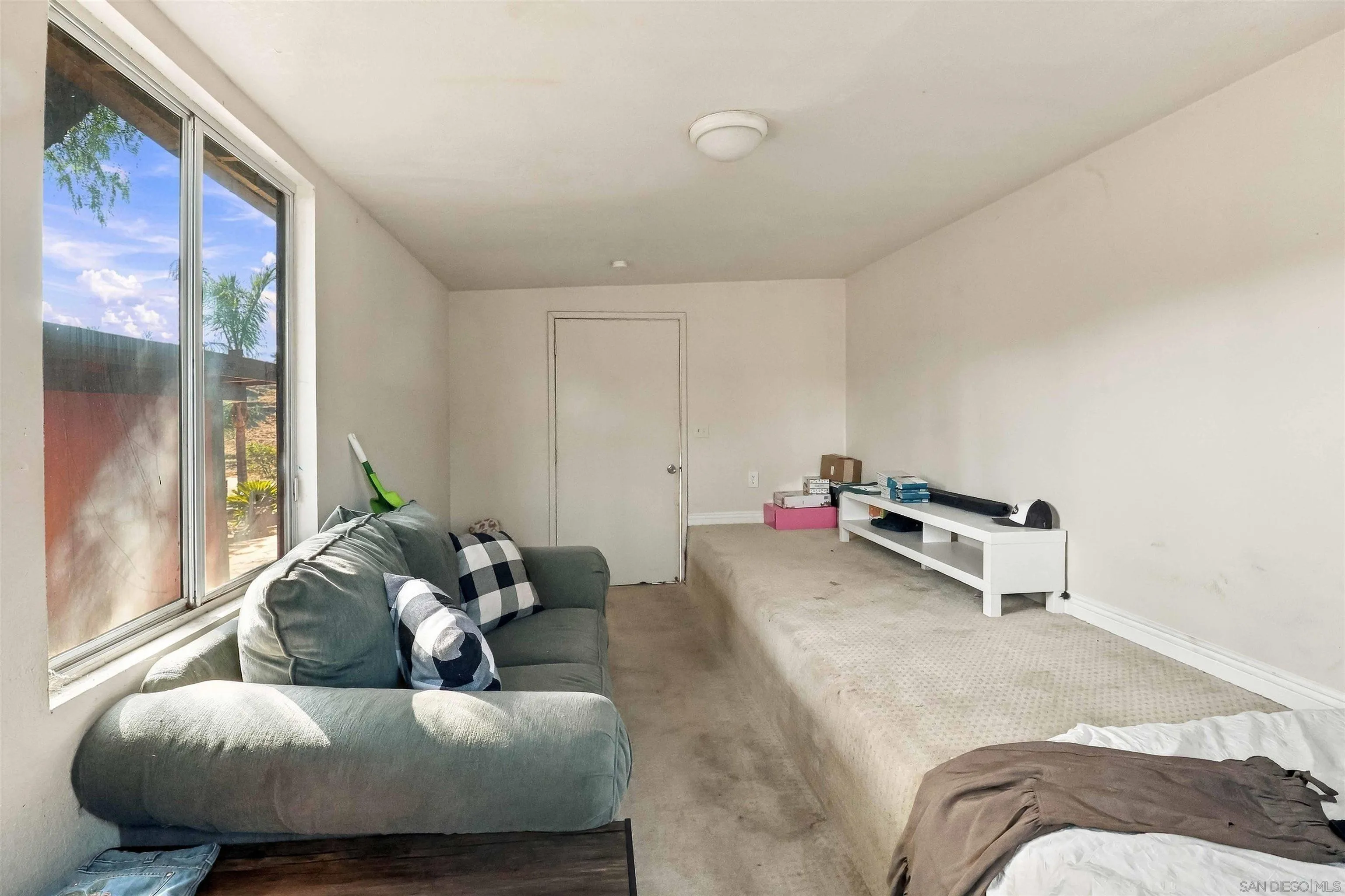 https://cdn.realtyfeed.com/cdn/127/260025211/caa8aeb749ac42d27c33f50cdbf4cb90.webp