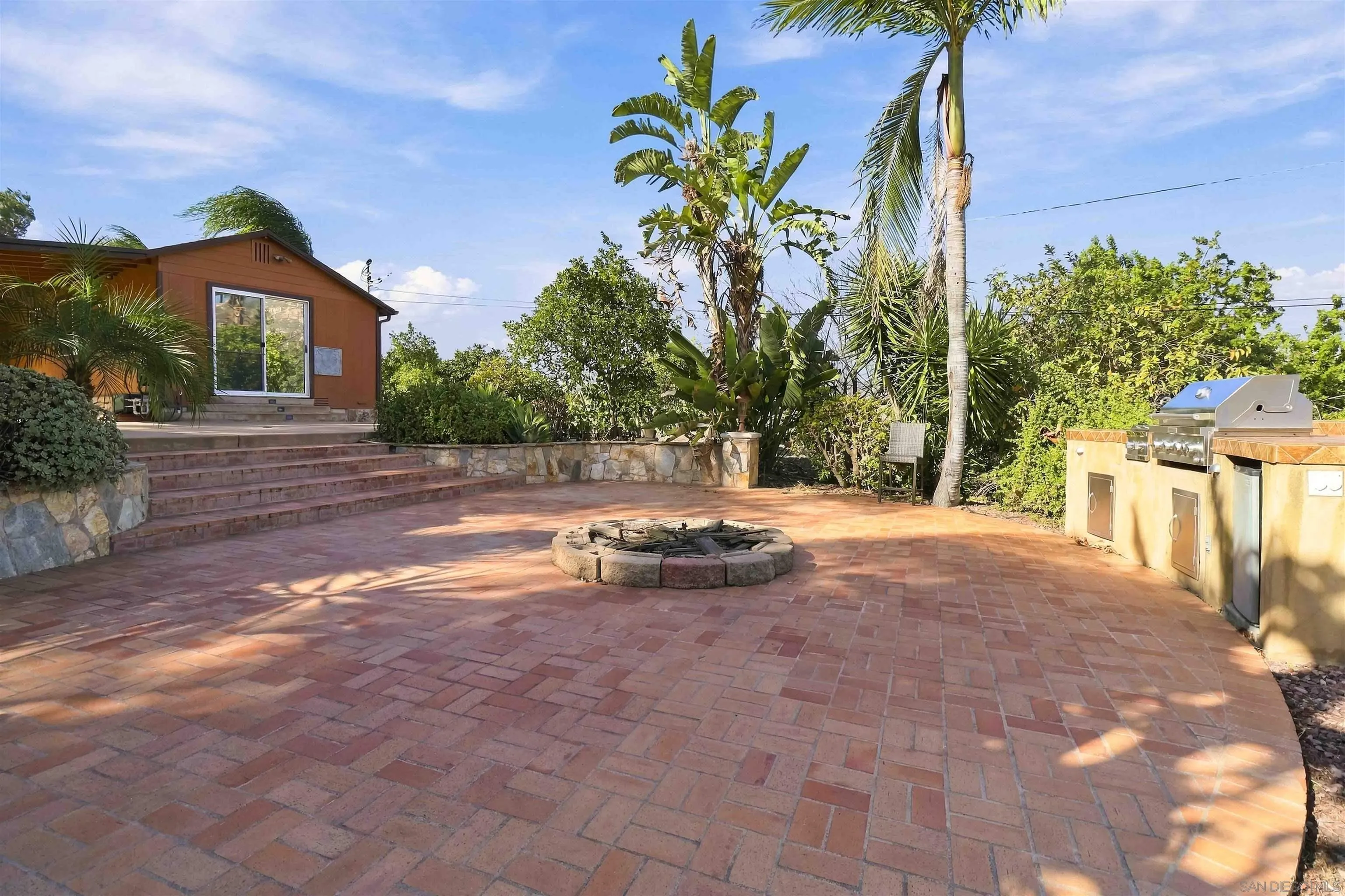 https://cdn.realtyfeed.com/cdn/127/260025211/e2d5f57b6146c3e0e82ea52cc118e1d7.webp