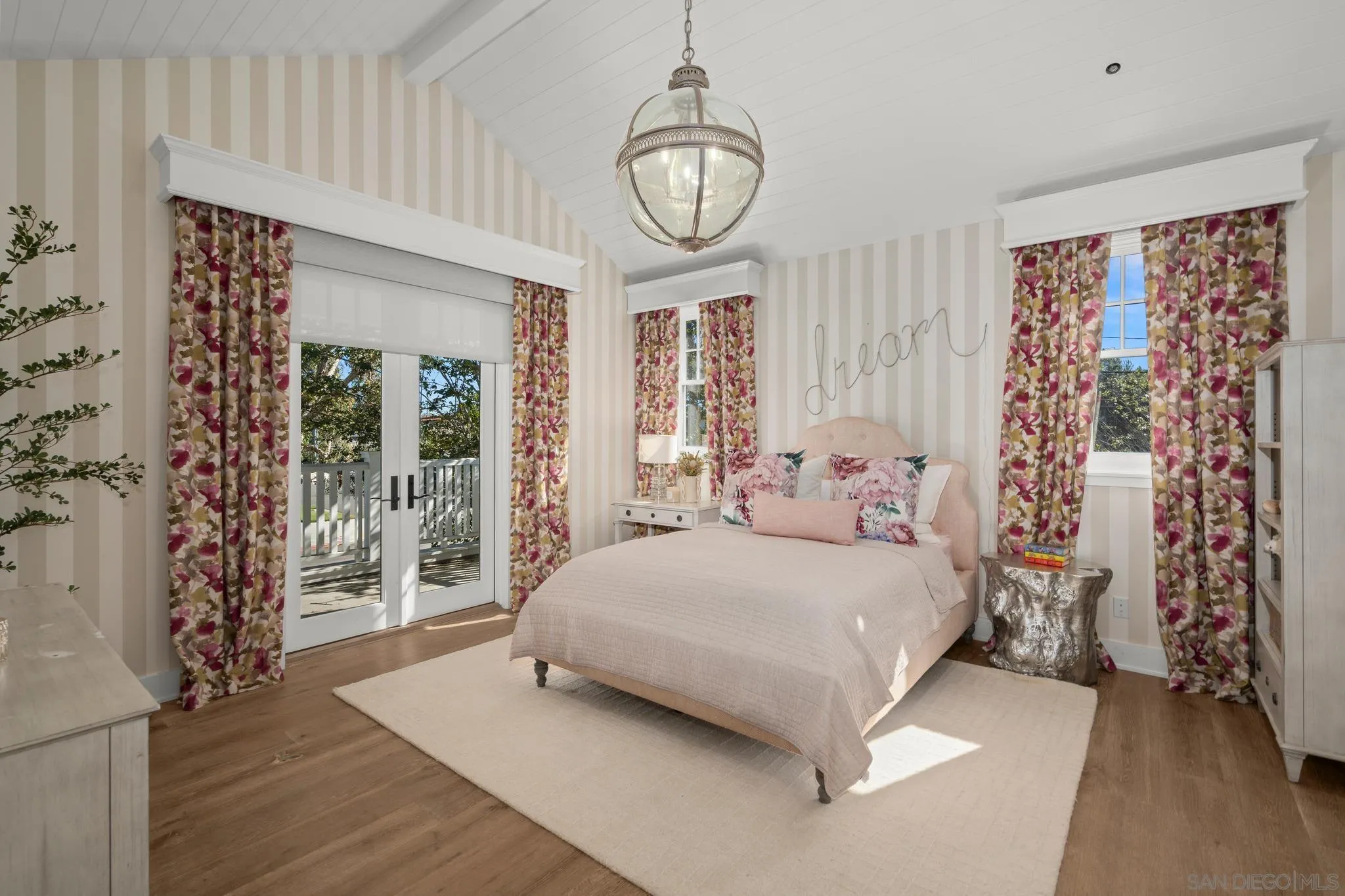 https://cdn.realtyfeed.com/cdn/127/260025222/1c6cbef71a00cc6b5f8ca2499d459ec4.webp