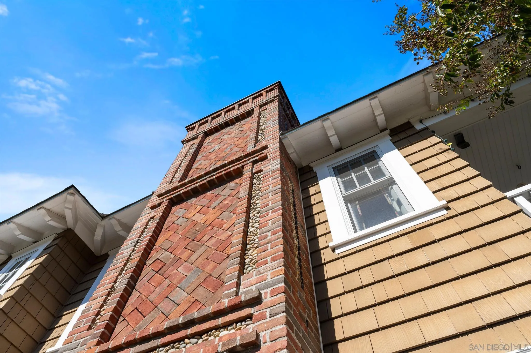 https://cdn.realtyfeed.com/cdn/127/260025222/3ce8a64604d212293a82783f77cd4763.webp