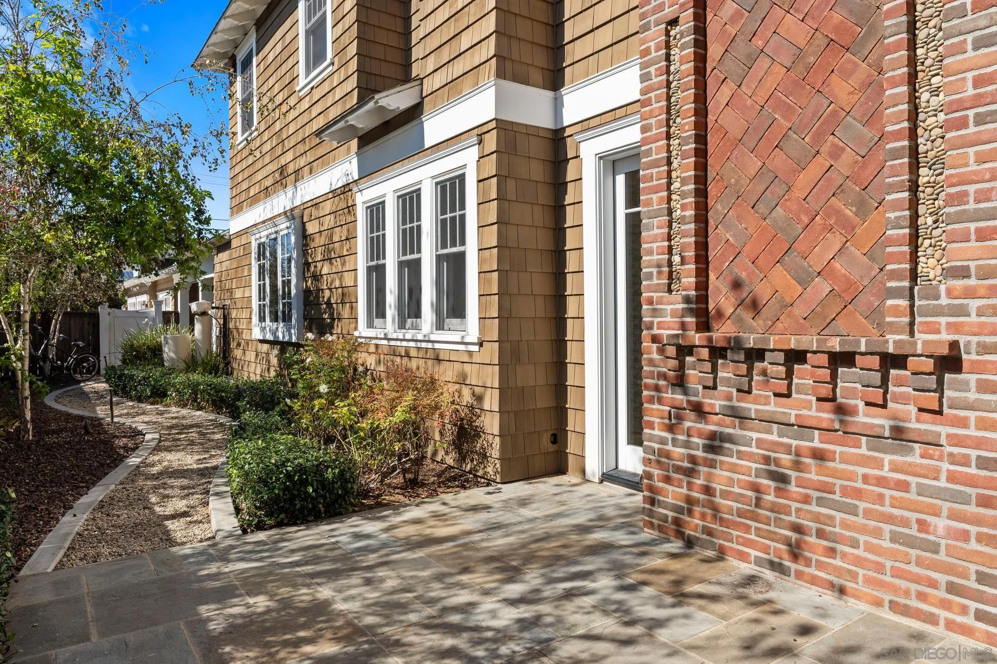 https://cdn.realtyfeed.com/cdn/127/260025222/4ea506c7b07be0a811ec01030fdbba81.webp