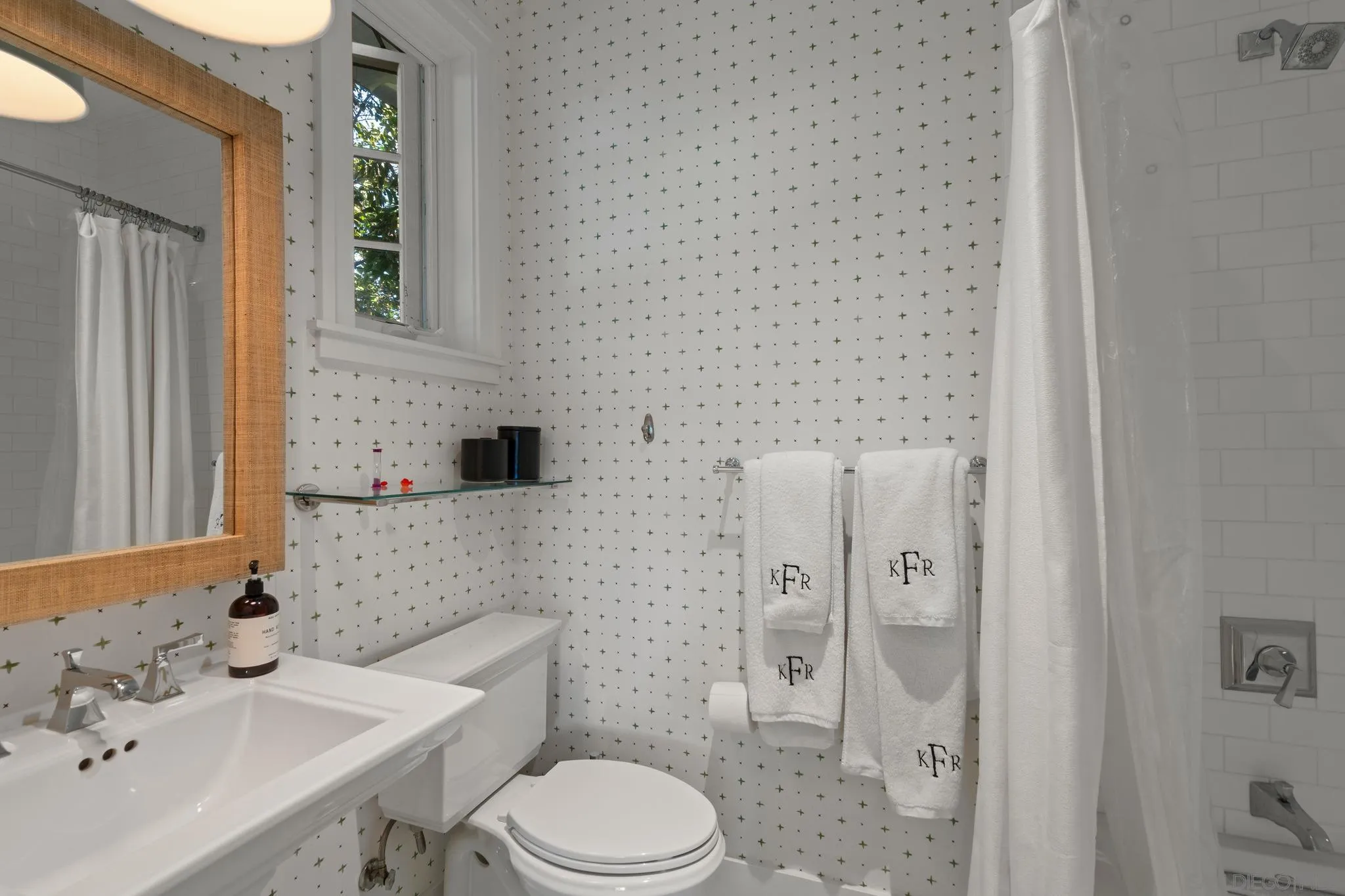 https://cdn.realtyfeed.com/cdn/127/260025222/fcf6fa1b70f0dbc26d11d1c3713aa0b0.webp